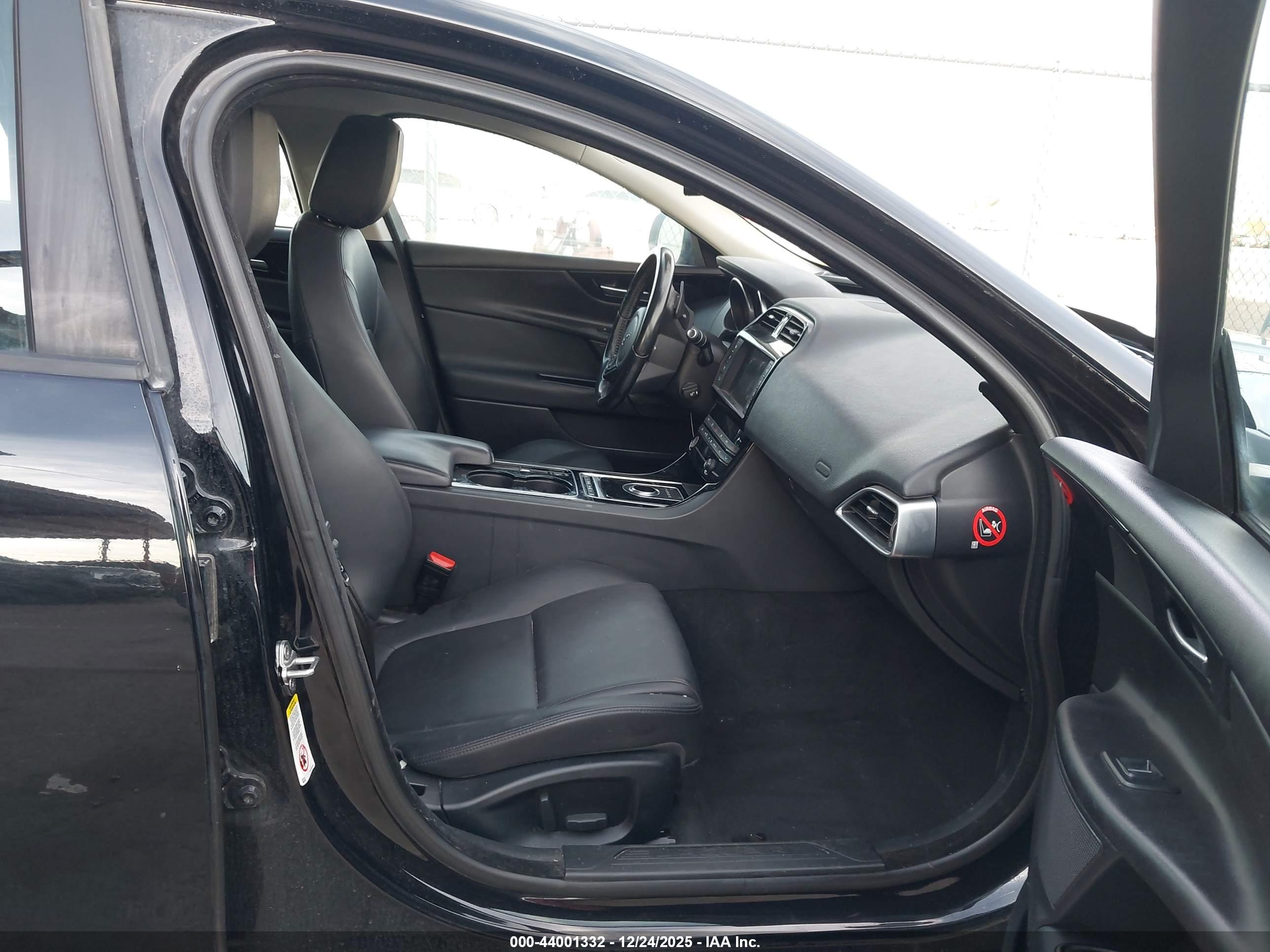 JAGUAR XE image 5