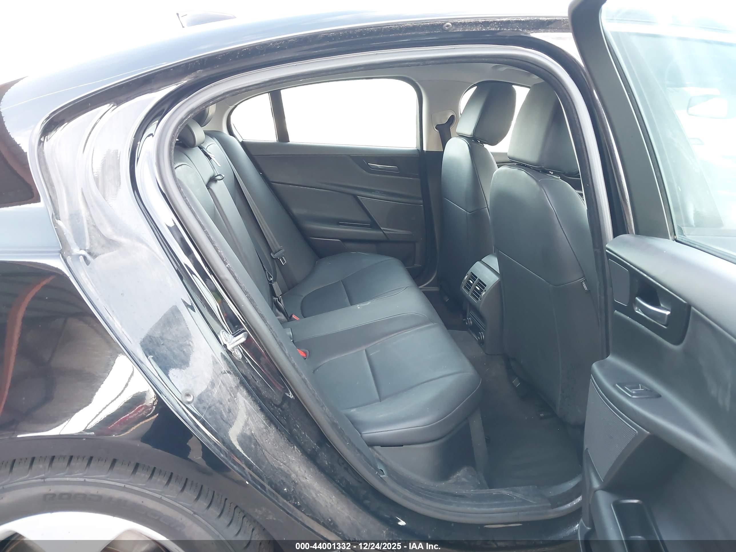 JAGUAR XE image 8