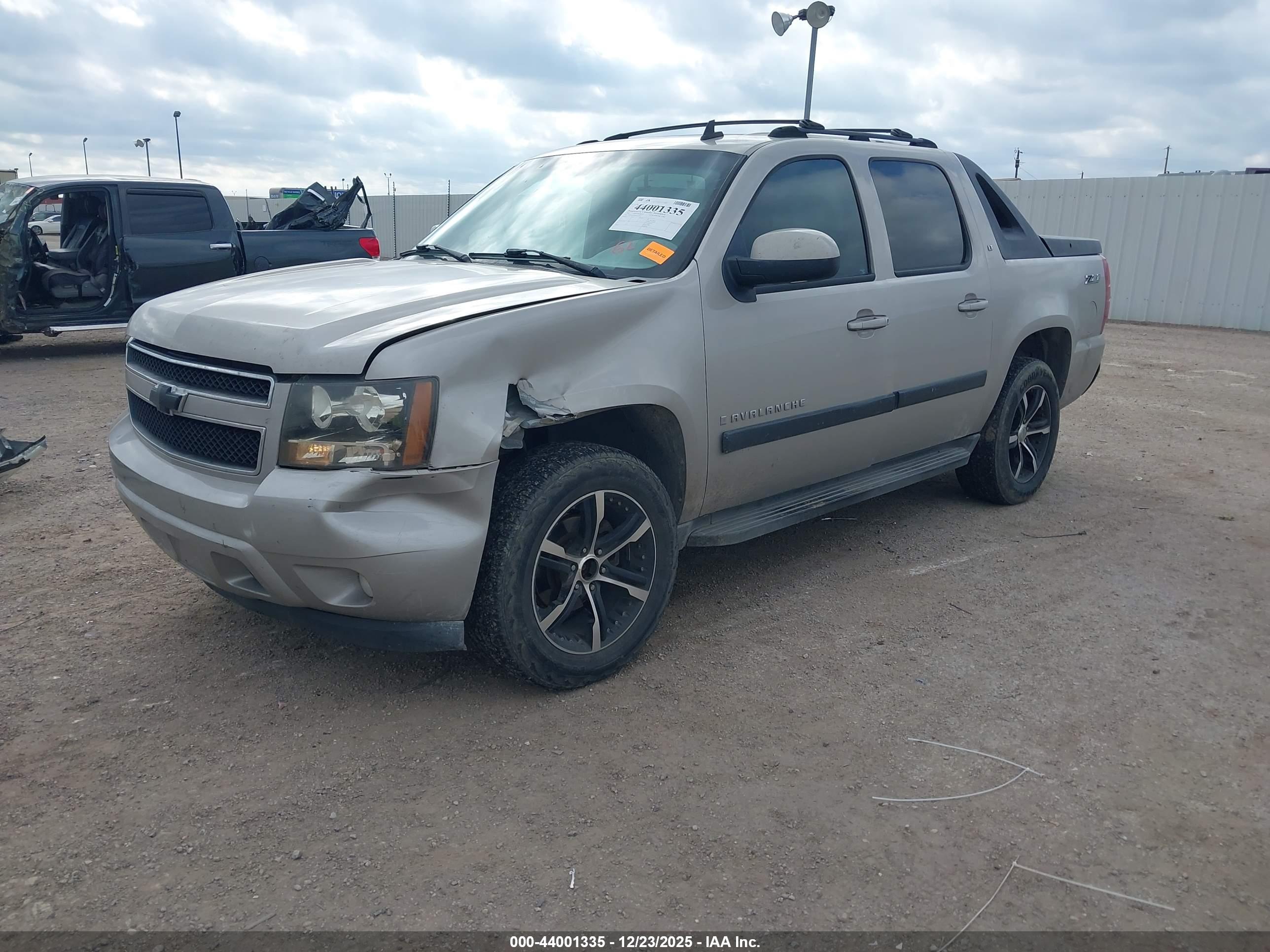 CHEVROLET AVALANCHE image 2