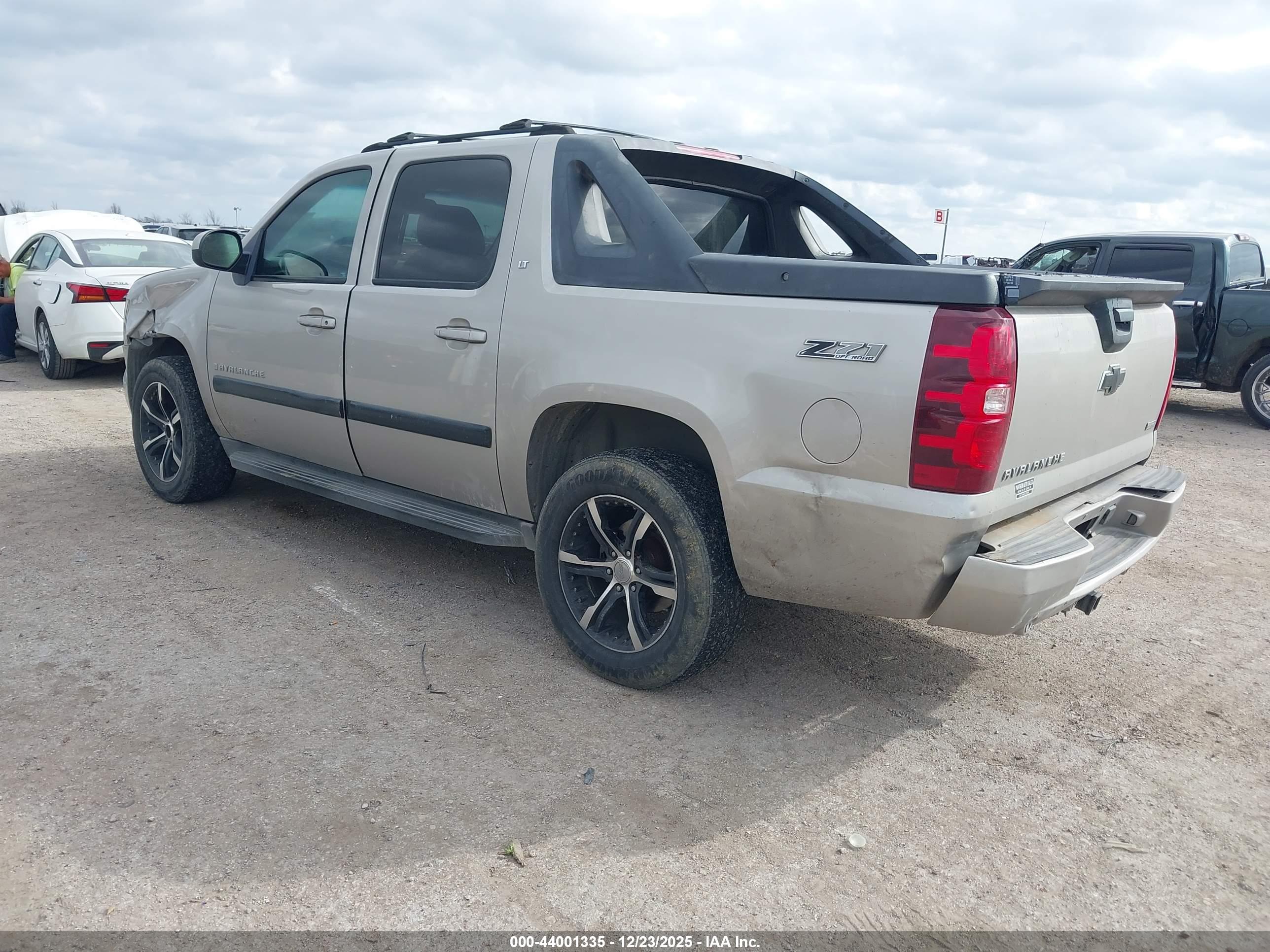 CHEVROLET AVALANCHE image 3