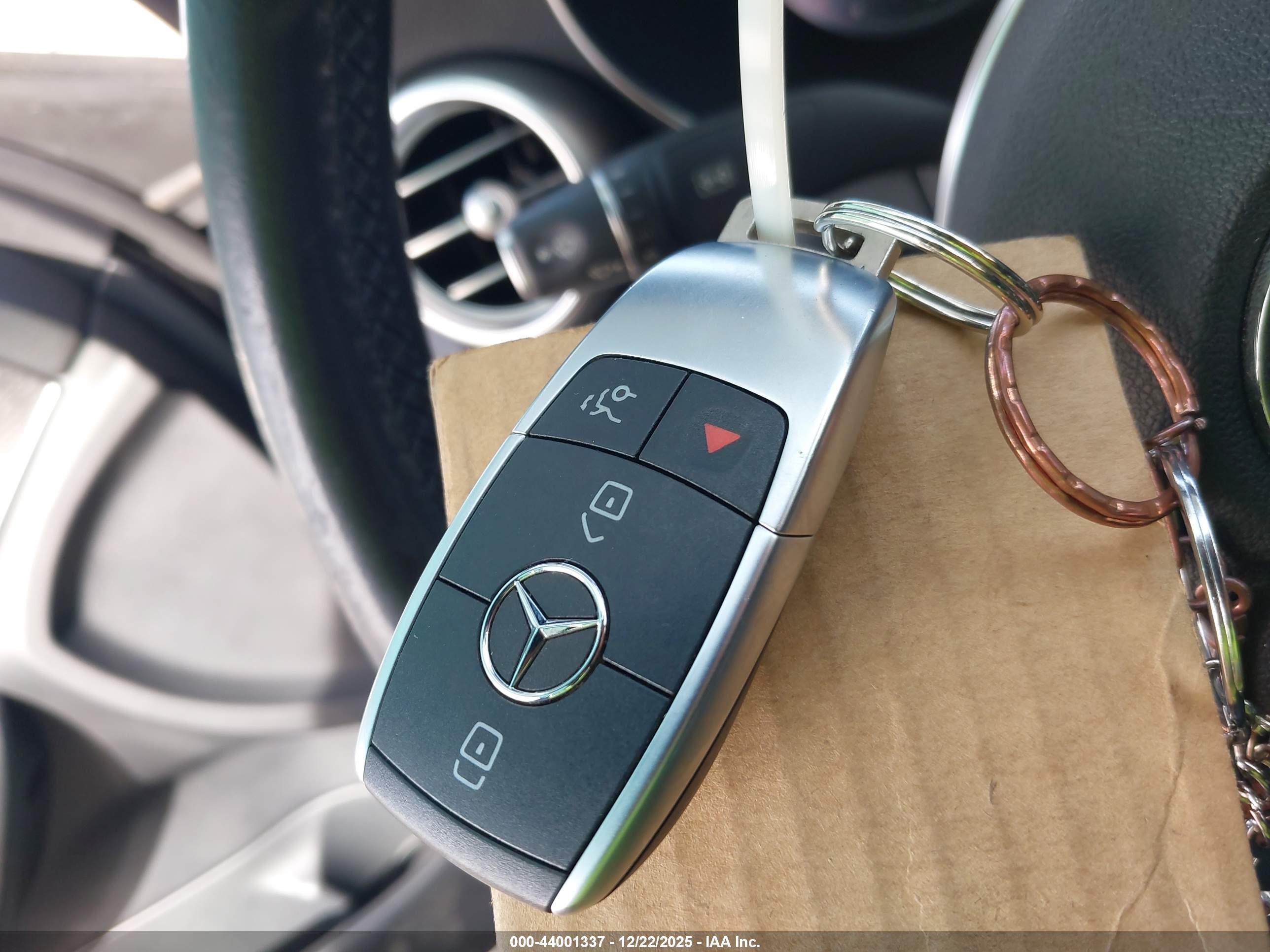 MERCEDES-BENZ C image 11