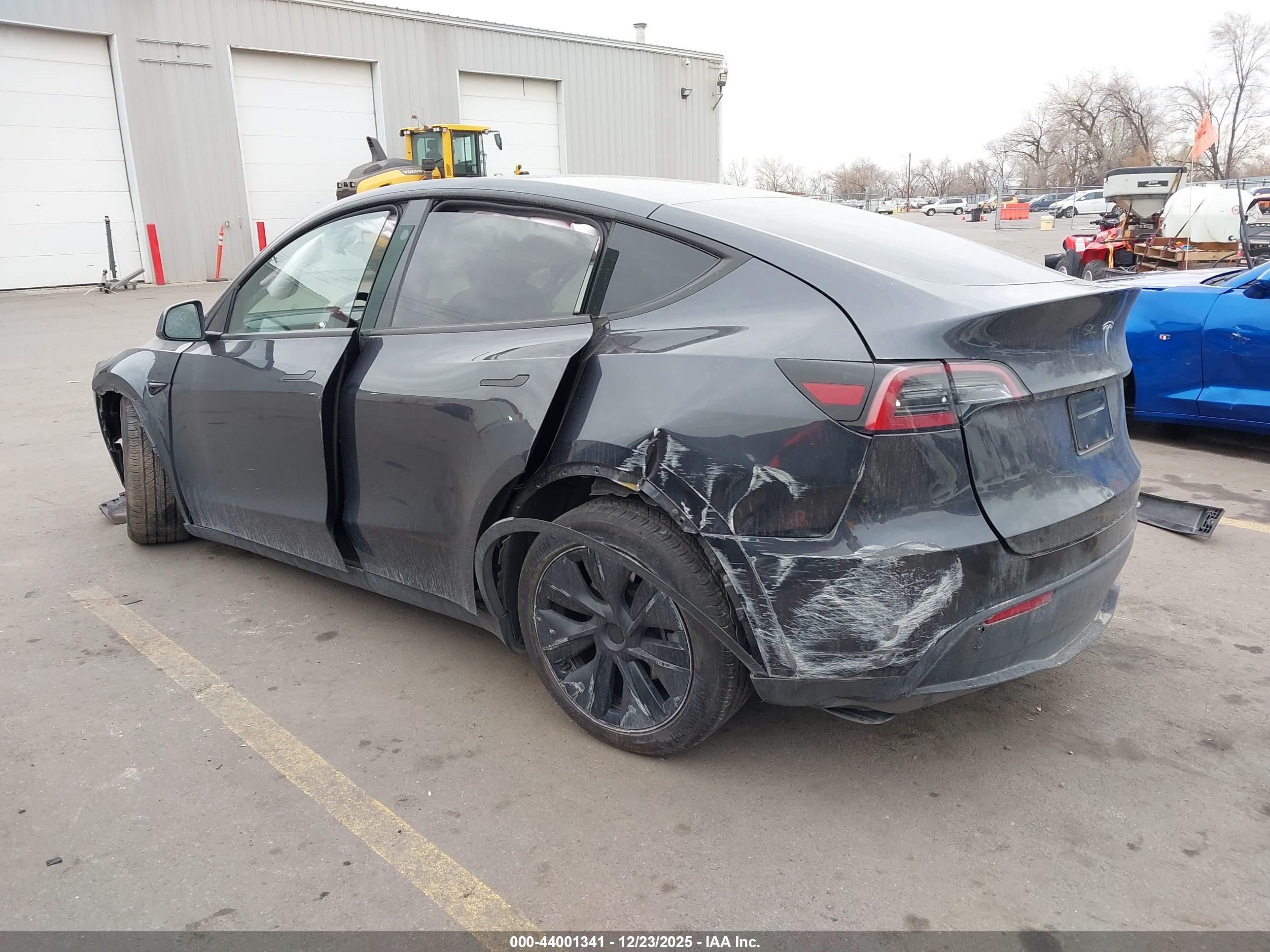 TESLA MODEL image 3