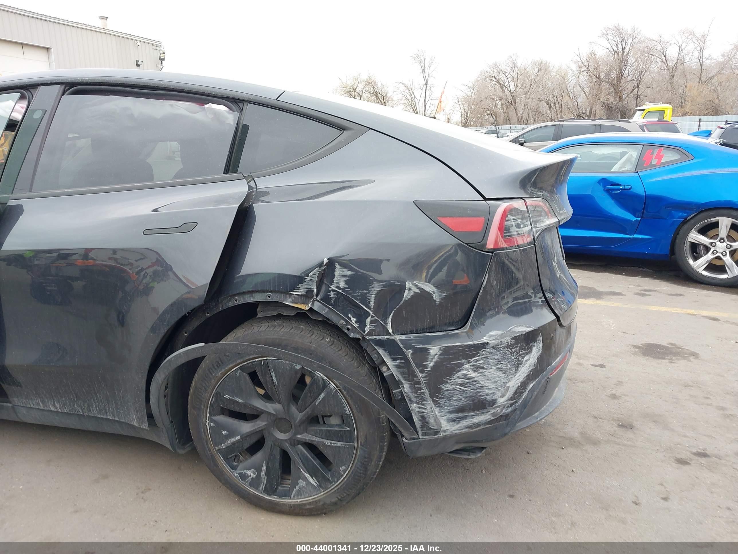 TESLA MODEL image 6
