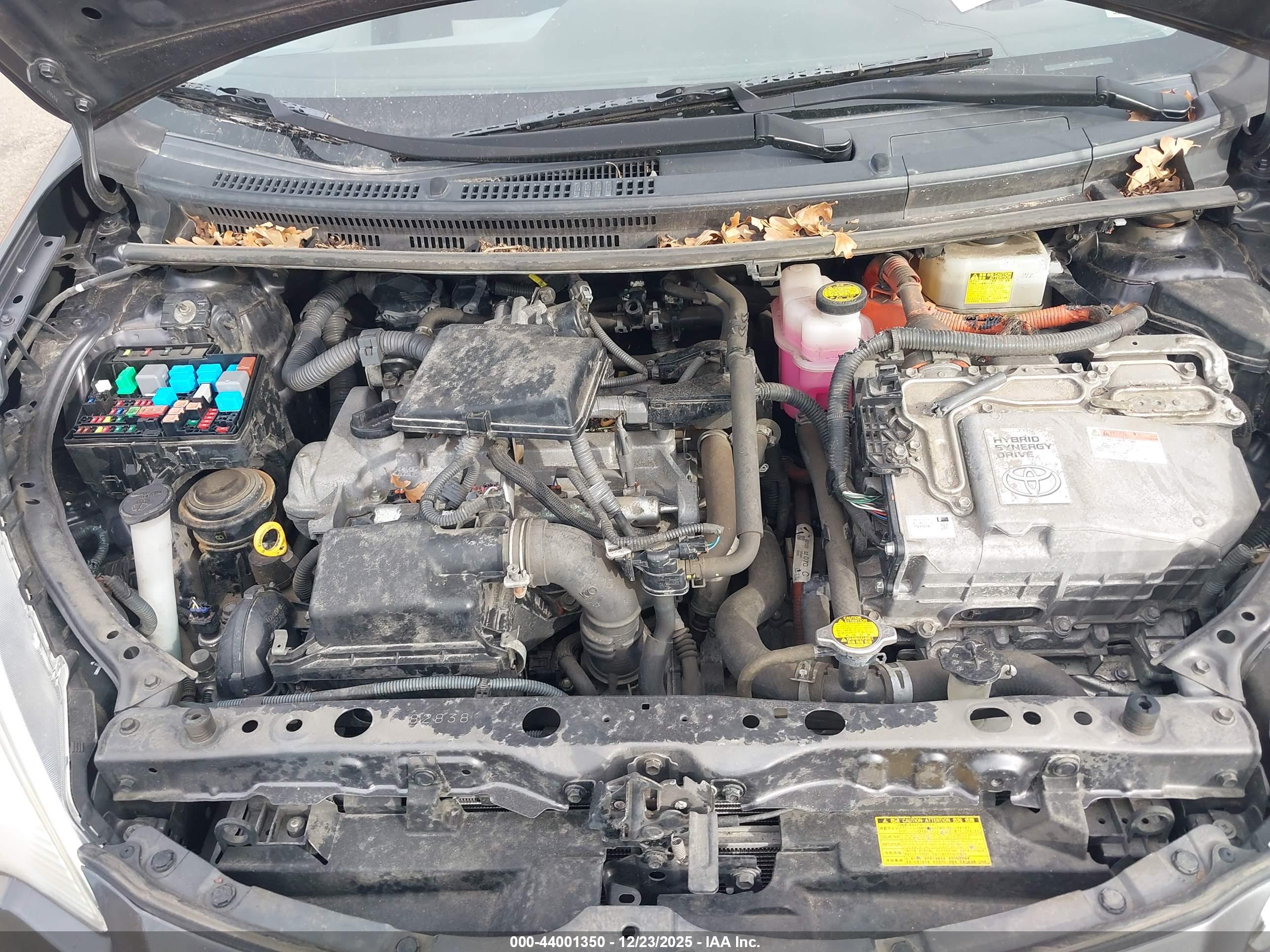 TOYOTA PRIUS image 10