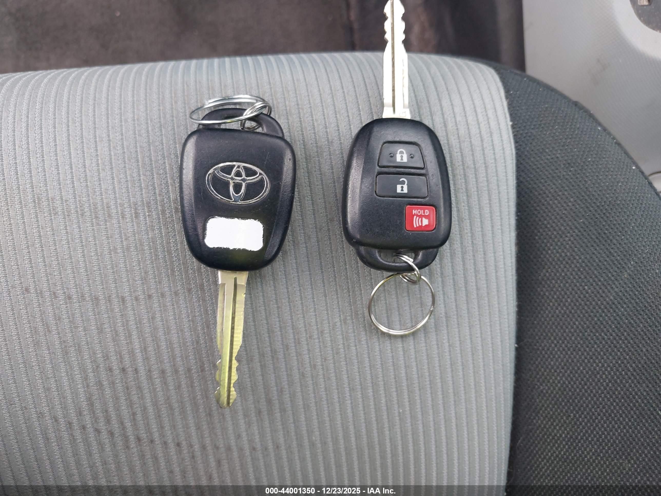 TOYOTA PRIUS image 11