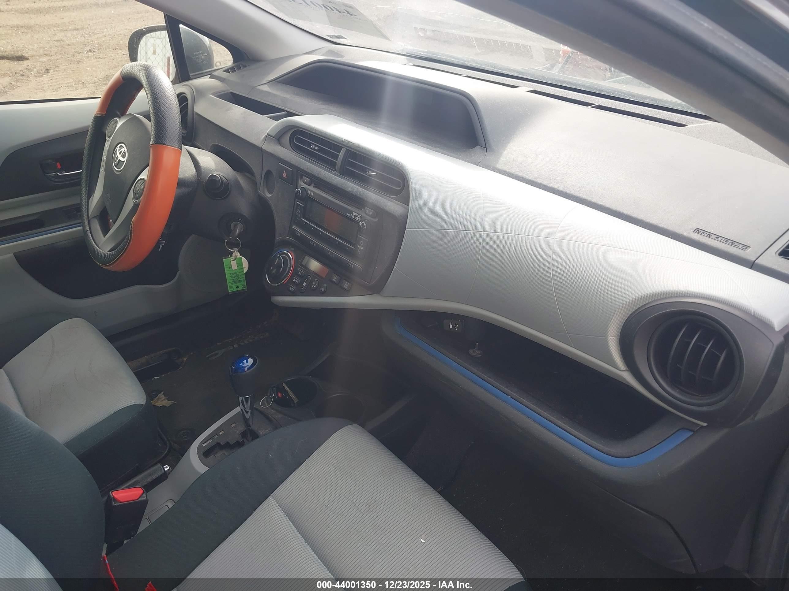 TOYOTA PRIUS image 5