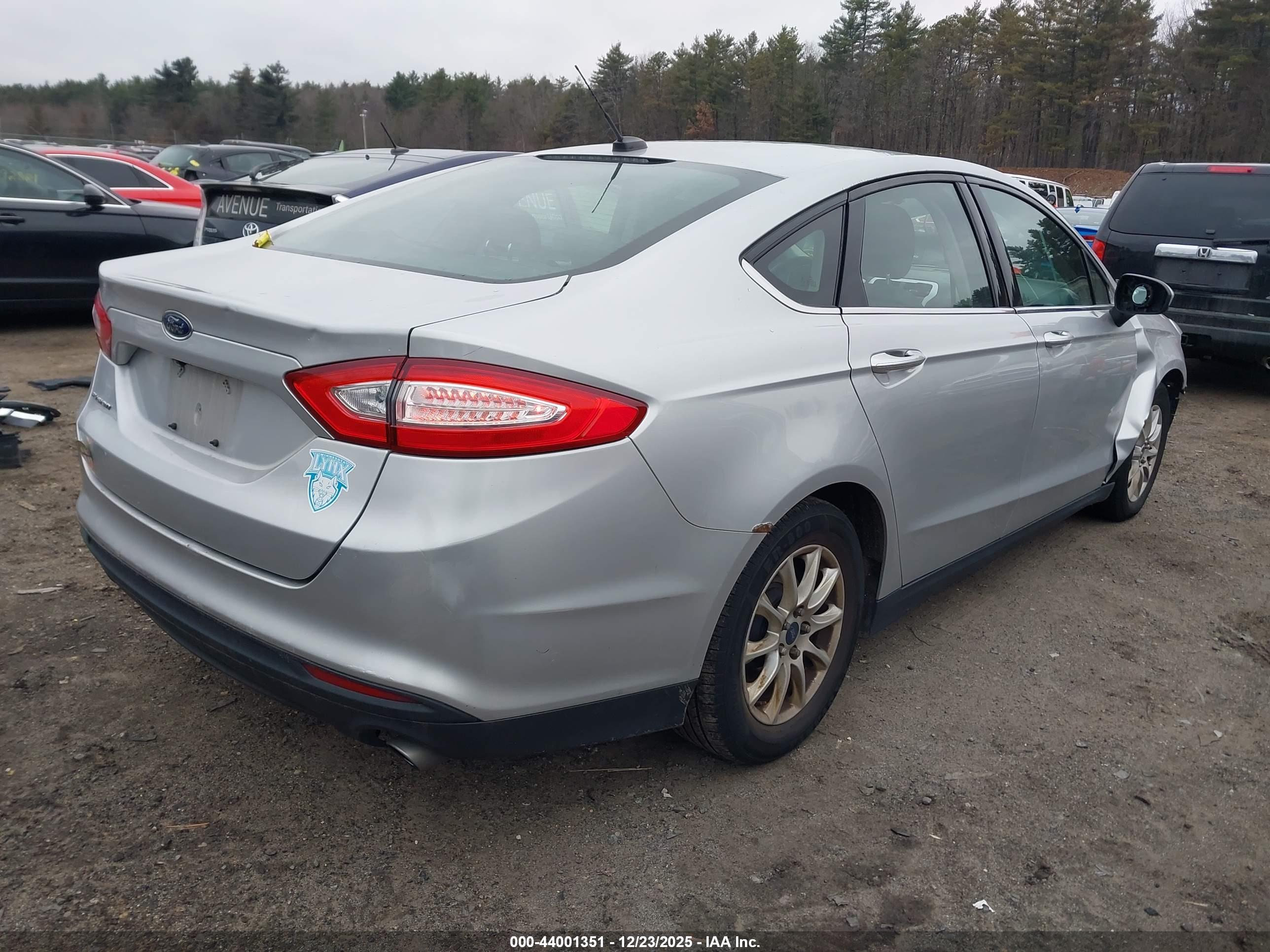 FORD FUSION image 4