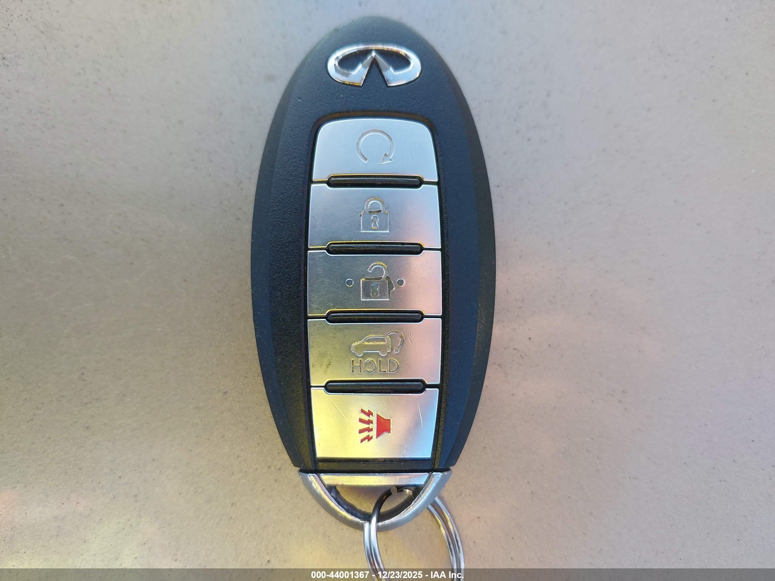 INFINITI QX56 image 11