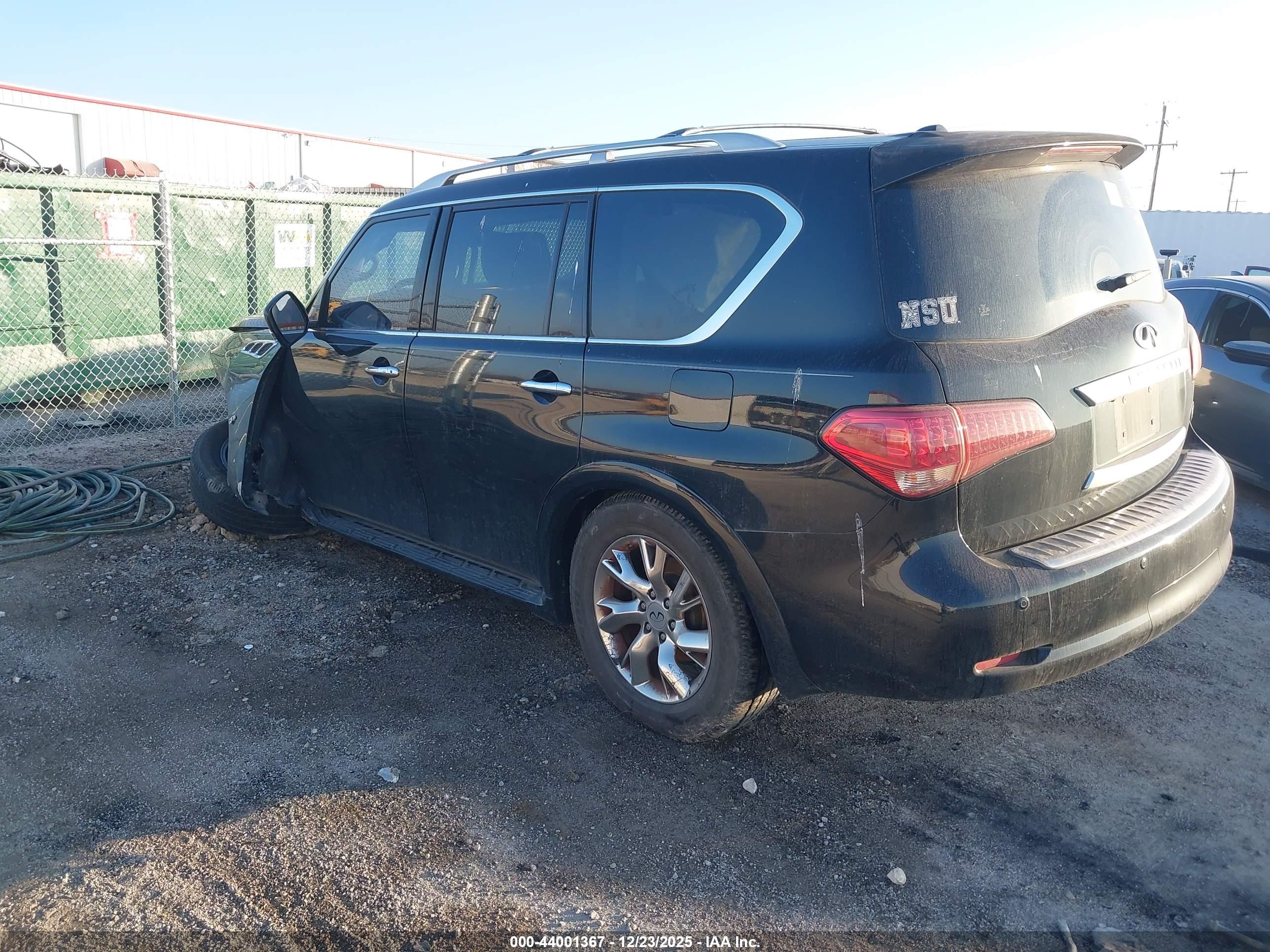 INFINITI QX56 image 3