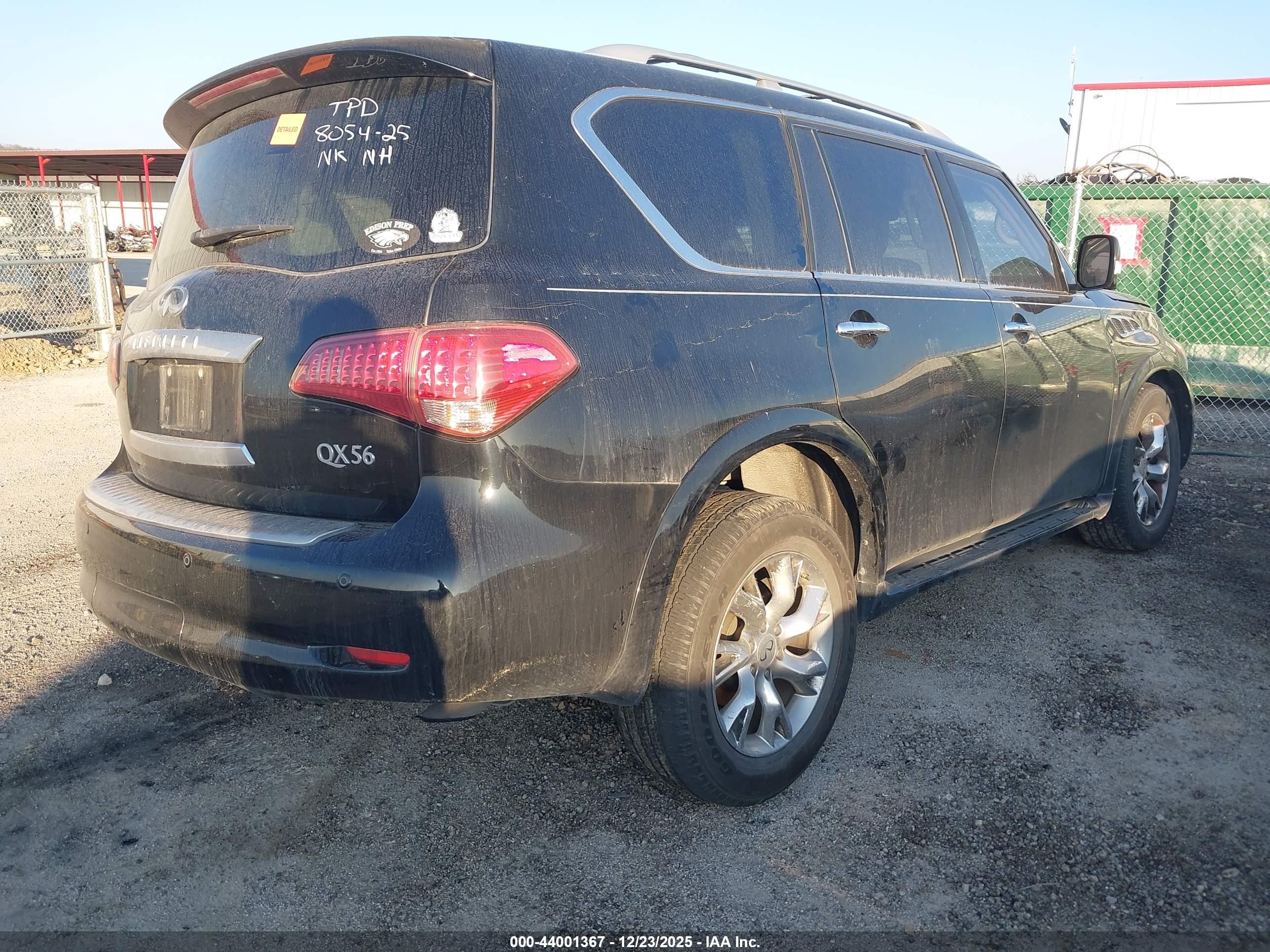 INFINITI QX56 image 4