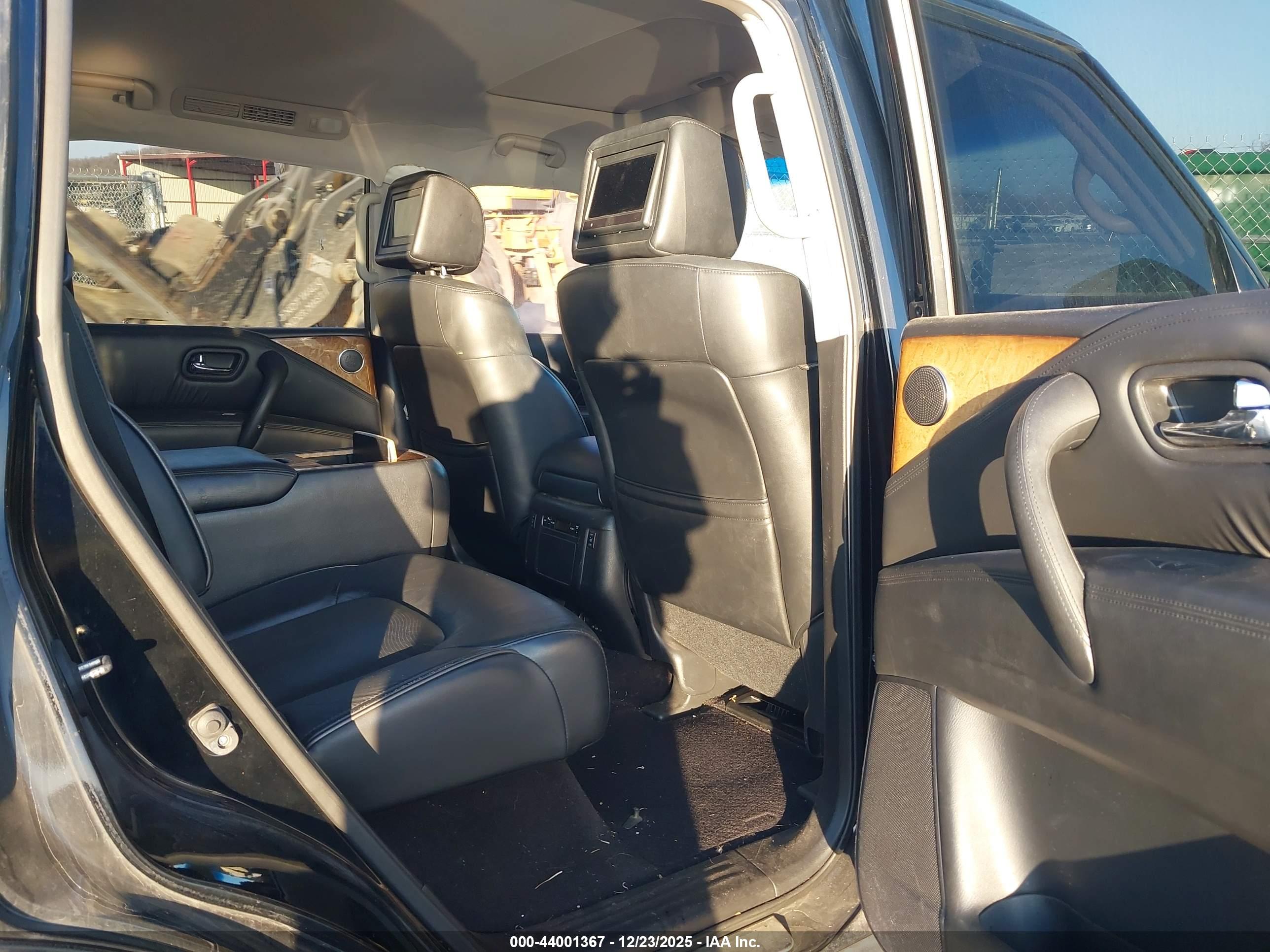 INFINITI QX56 image 8
