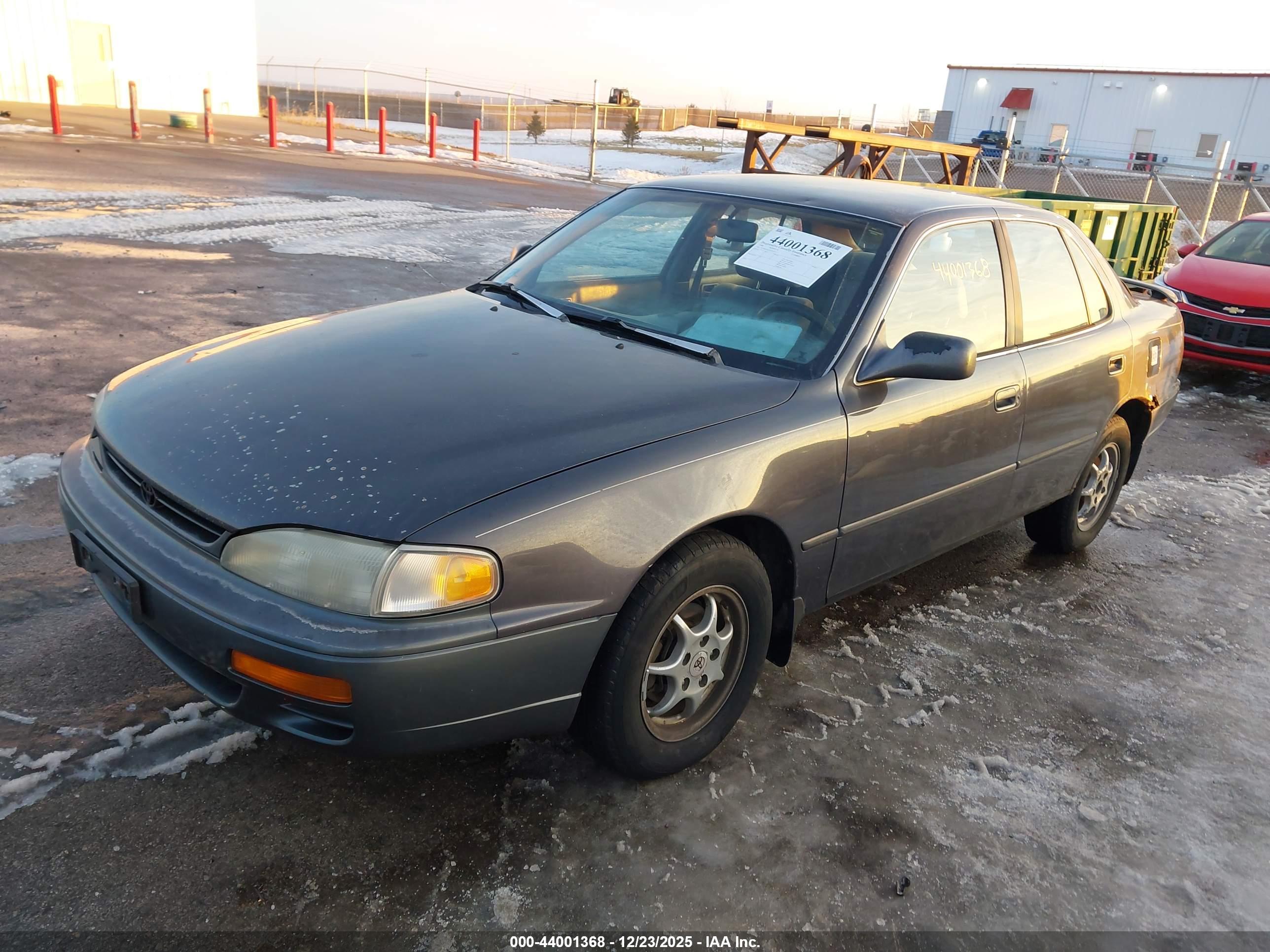TOYOTA CAMRY image 2