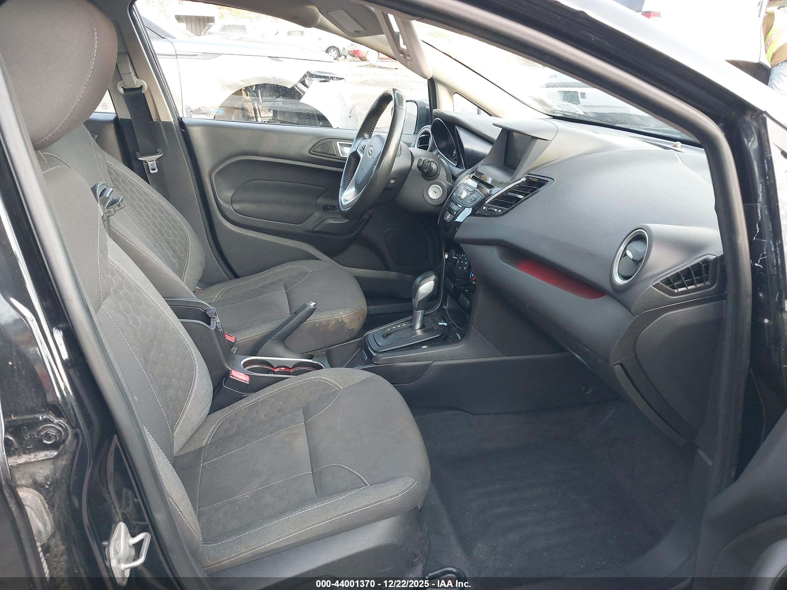 FORD FIESTA image 5