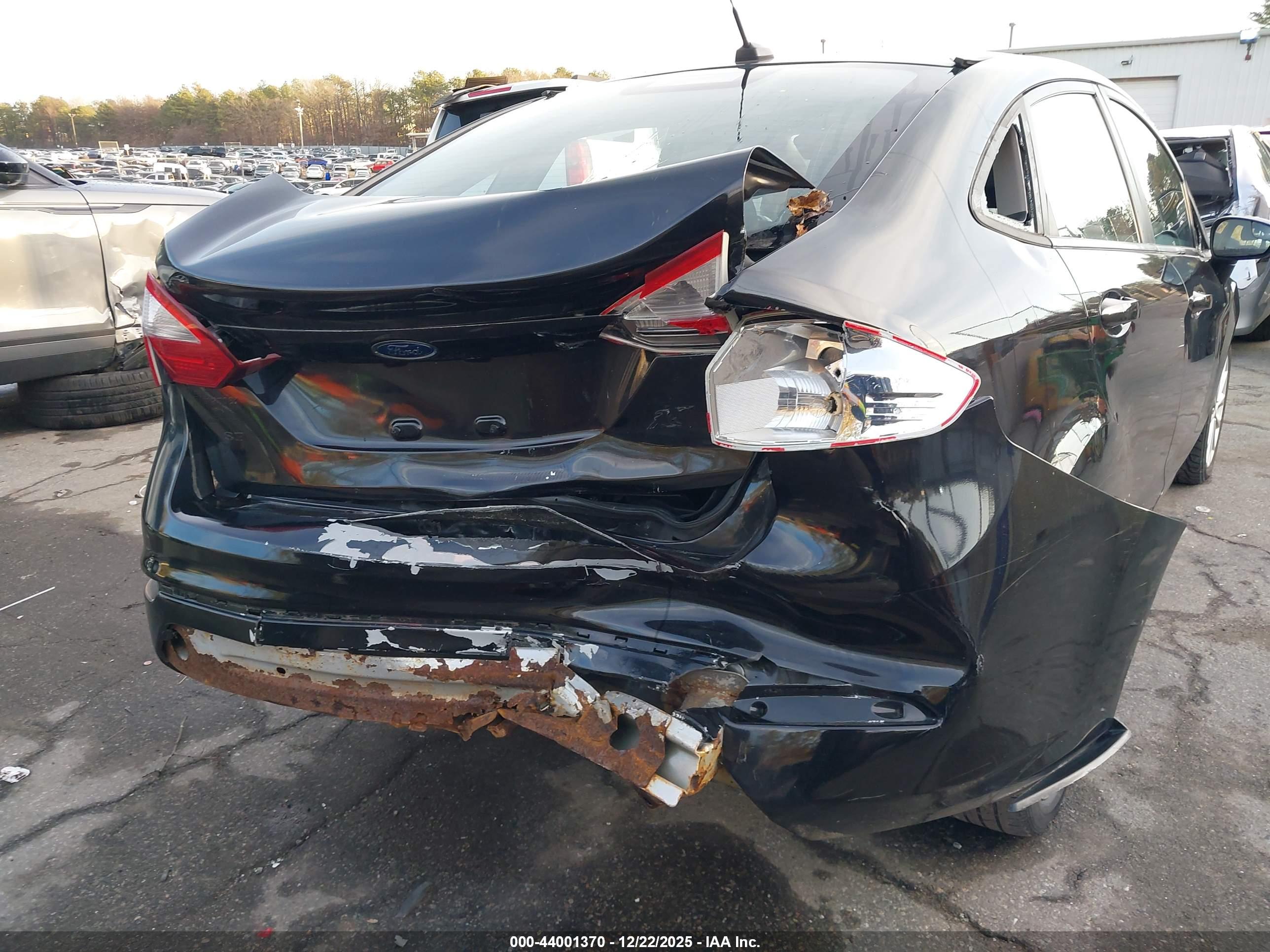 FORD FIESTA image 6