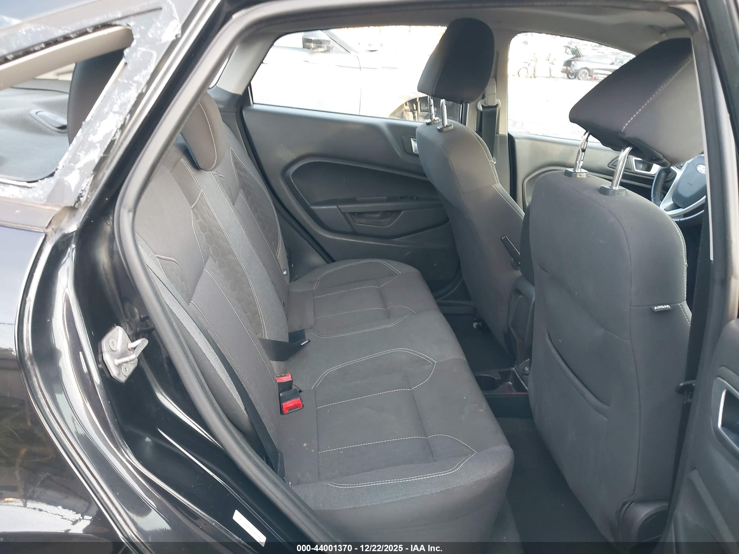 FORD FIESTA image 8