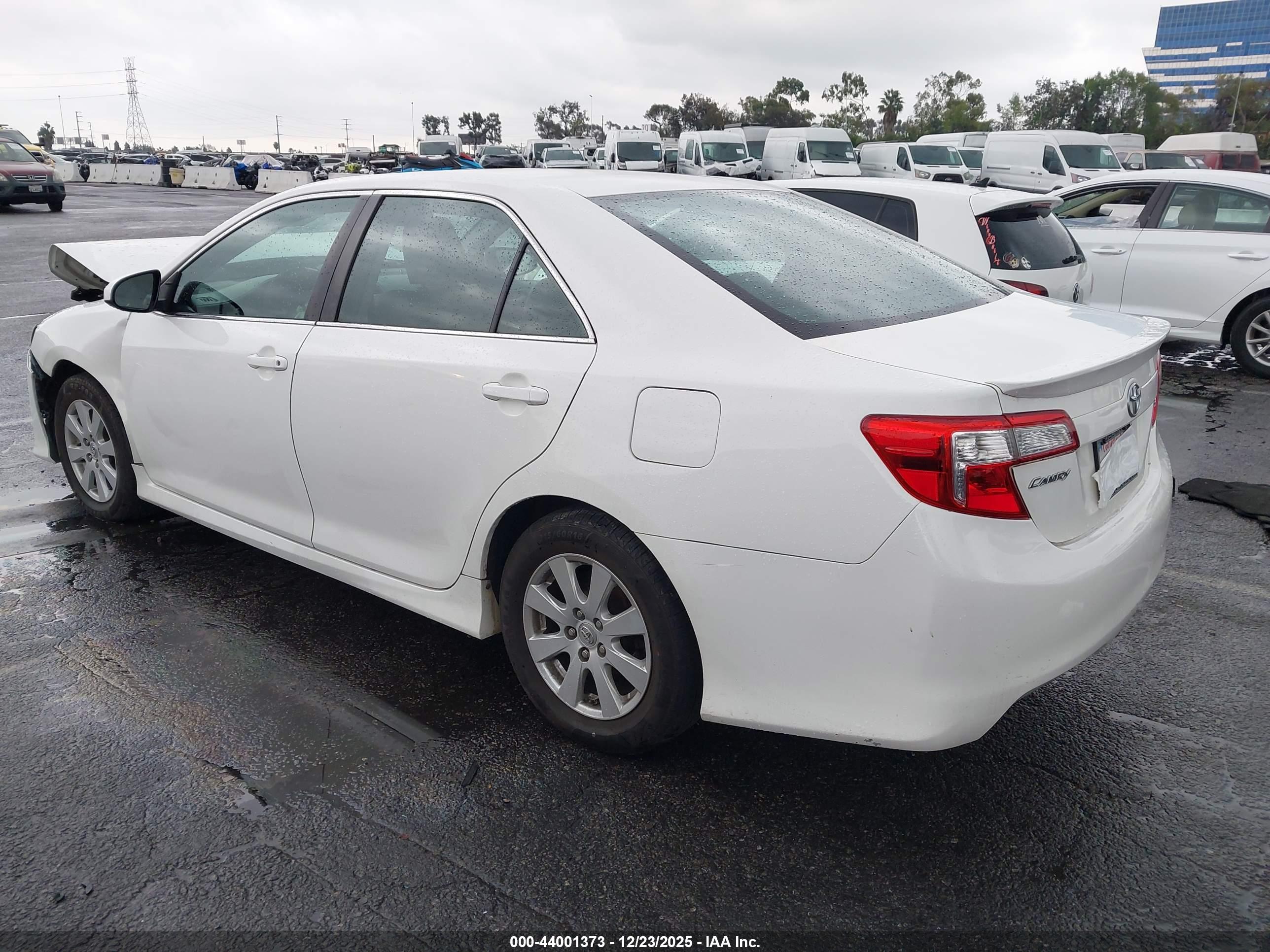TOYOTA CAMRY image 3