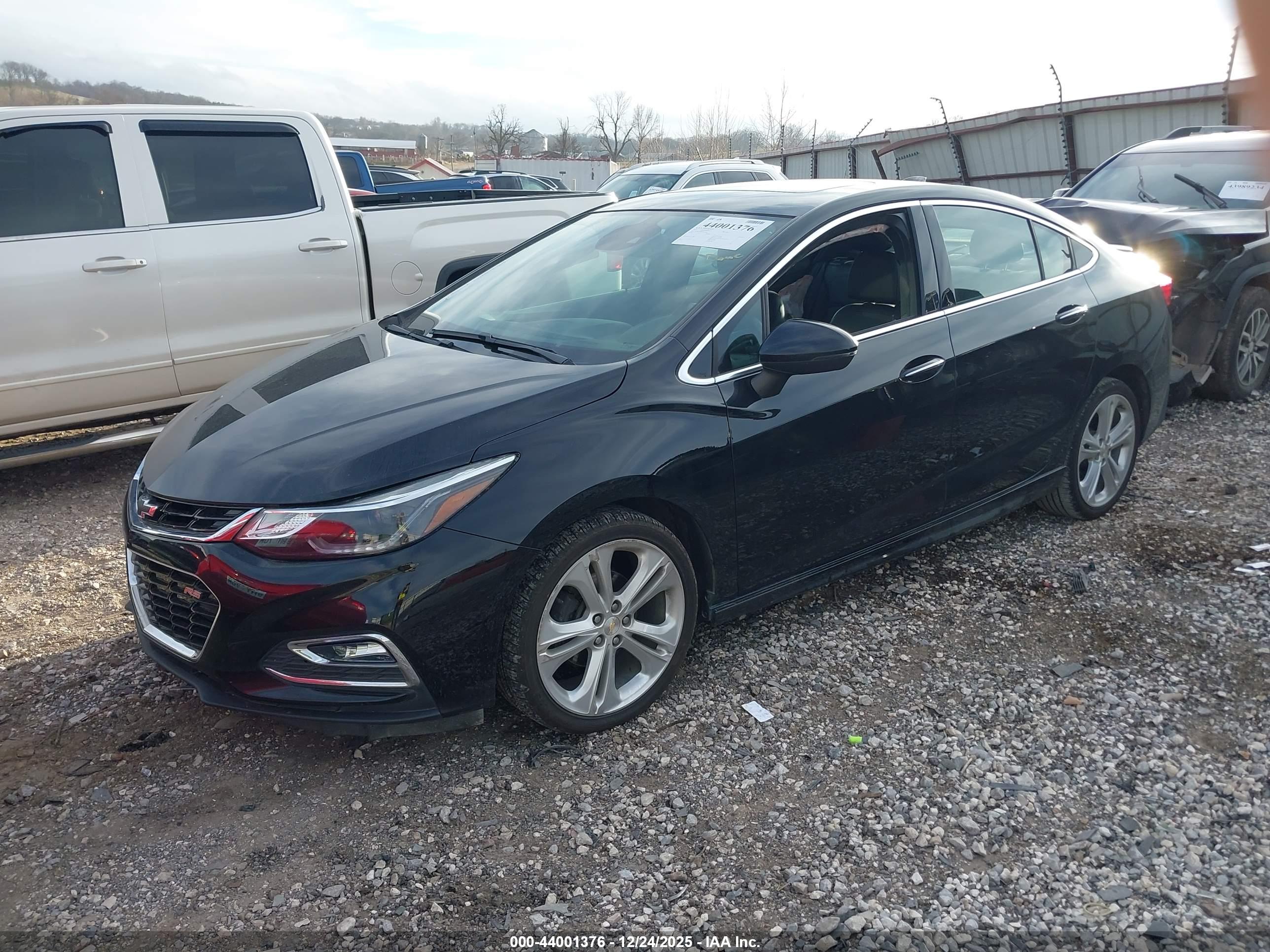 CHEVROLET CRUZE image 2