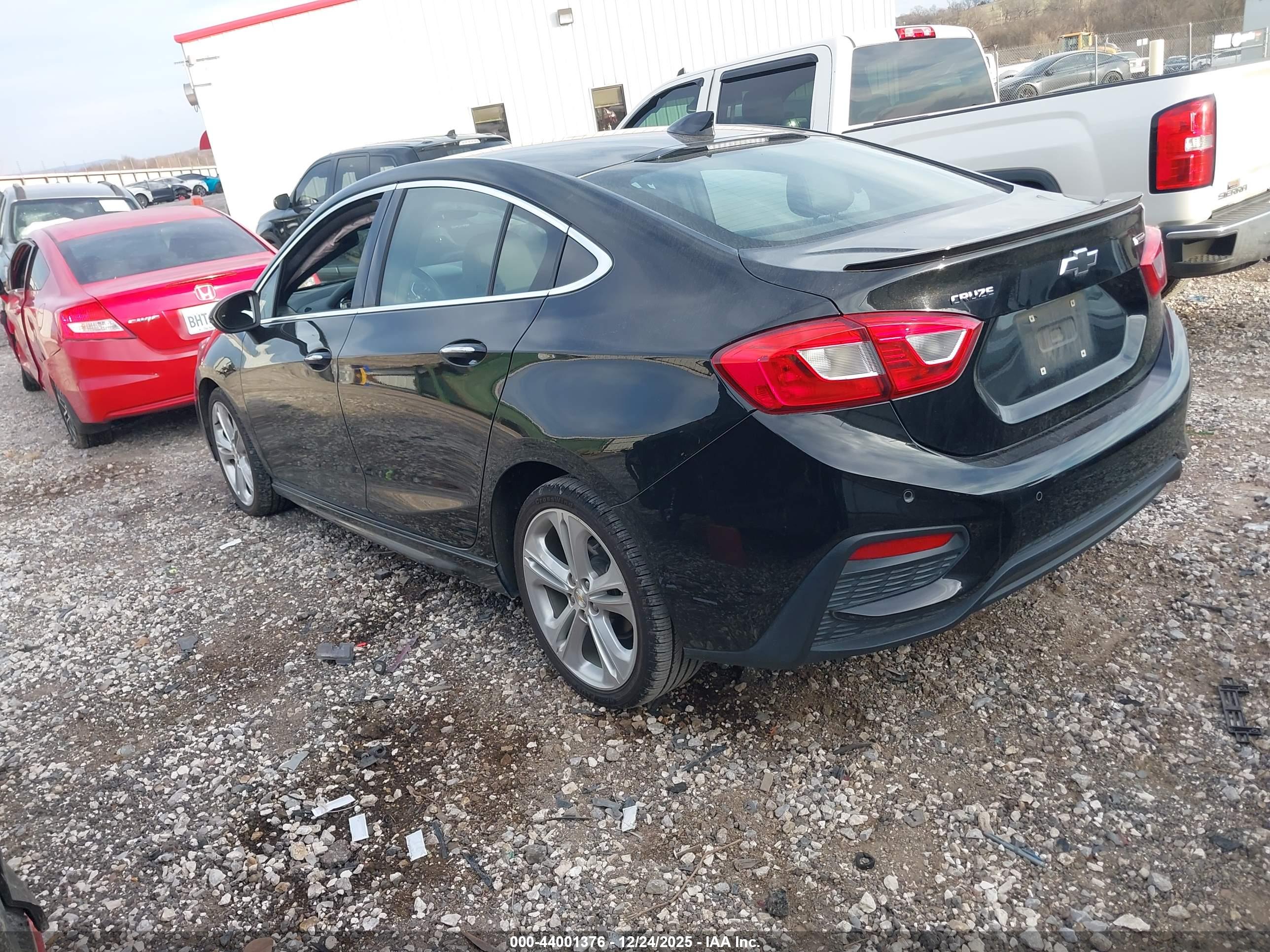 CHEVROLET CRUZE image 3