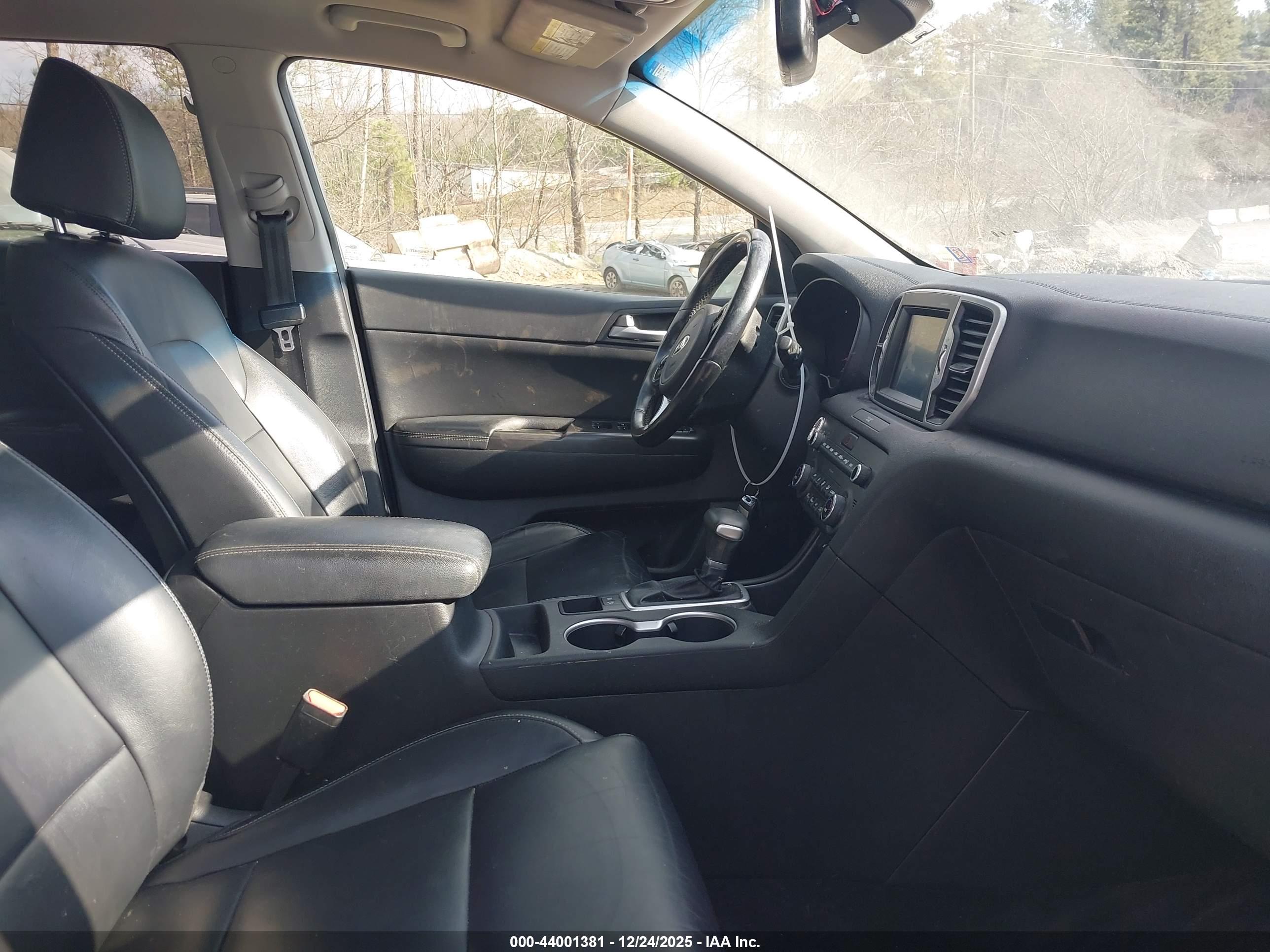 KIA SPORTAGE image 5