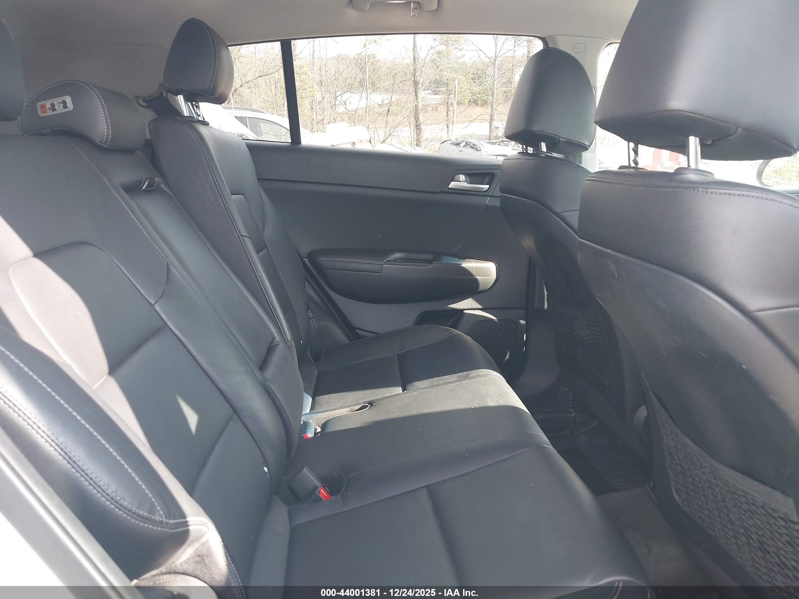 KIA SPORTAGE image 8