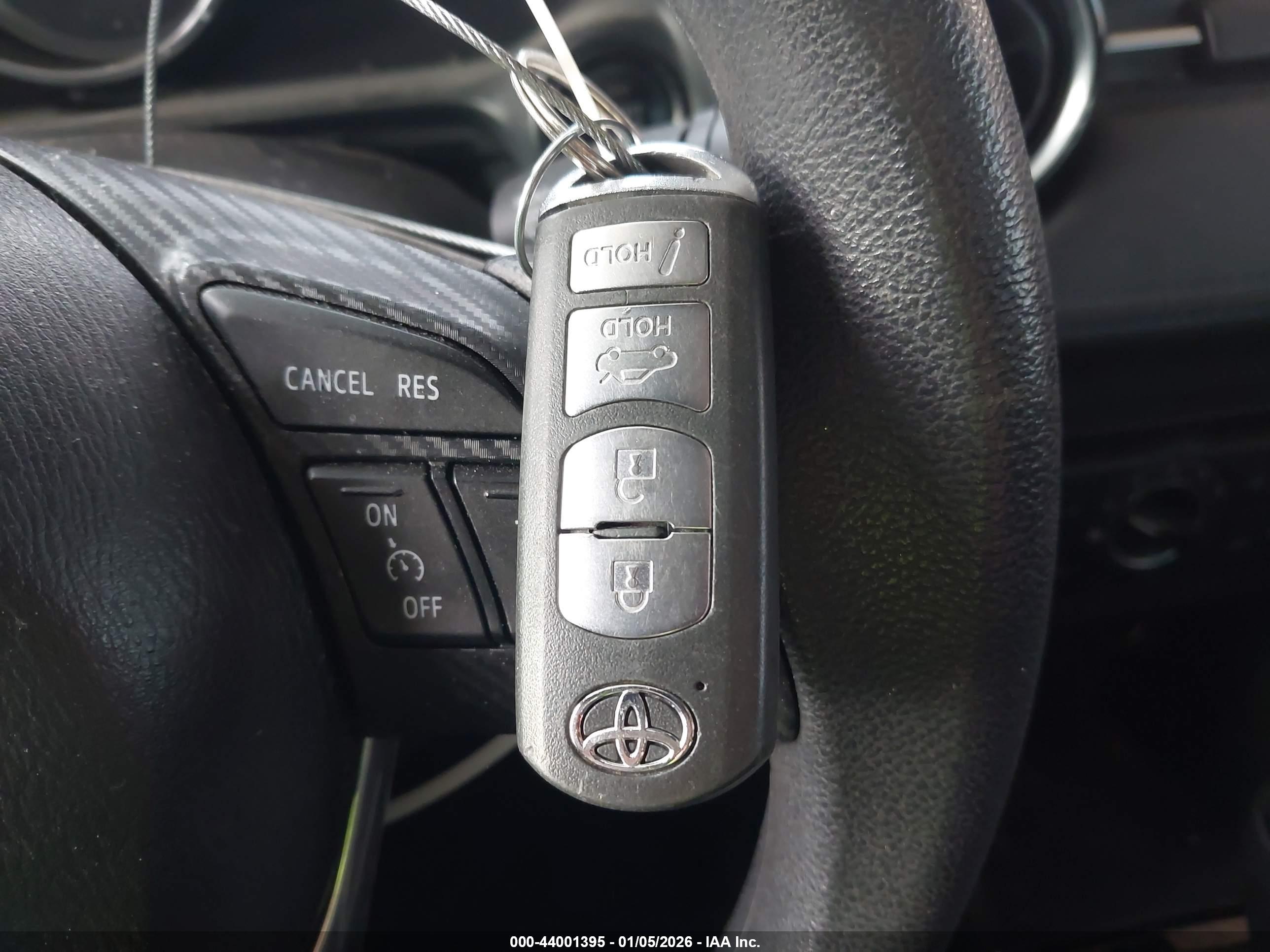 TOYOTA YARIS image 11