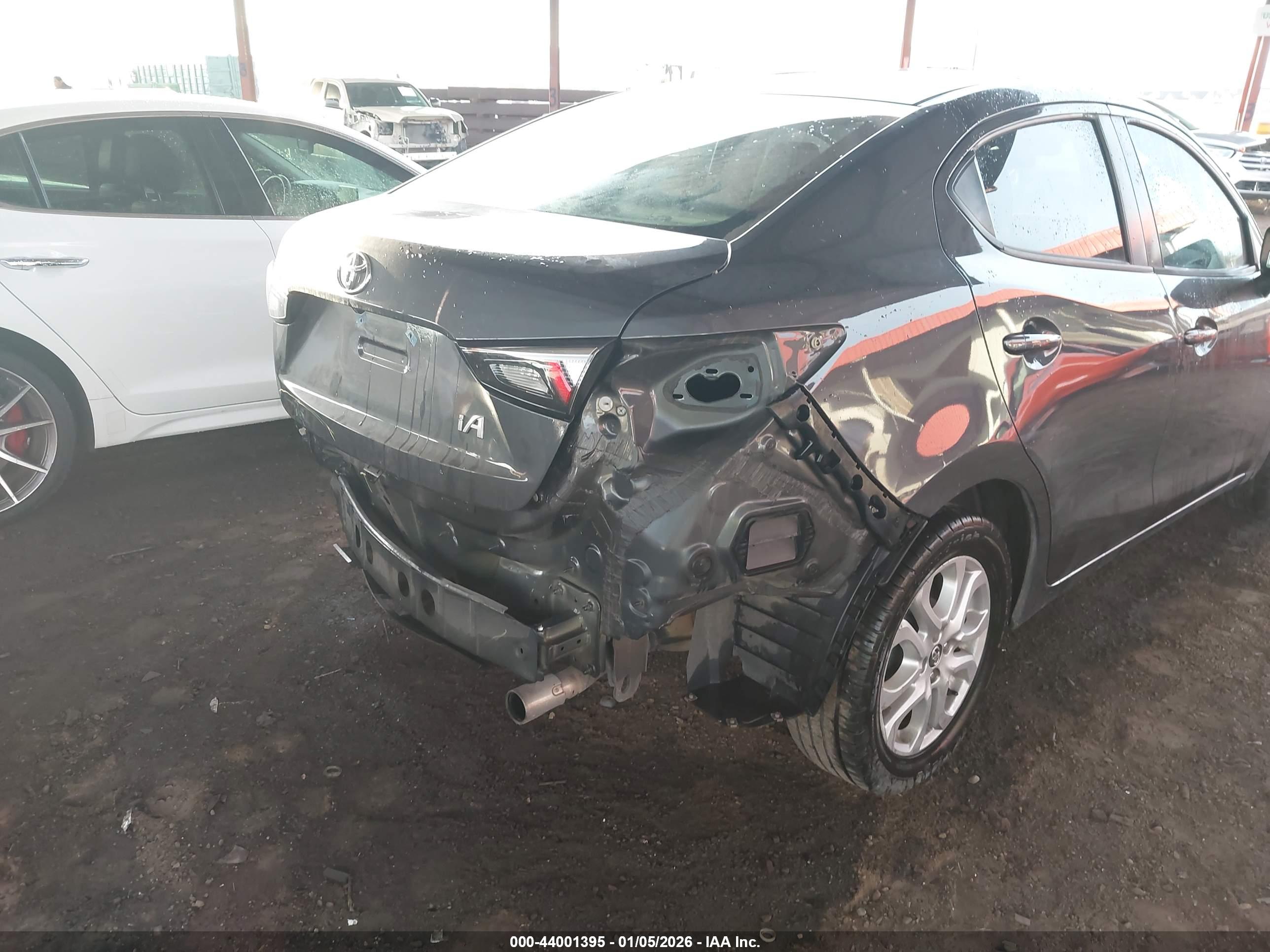 TOYOTA YARIS image 6