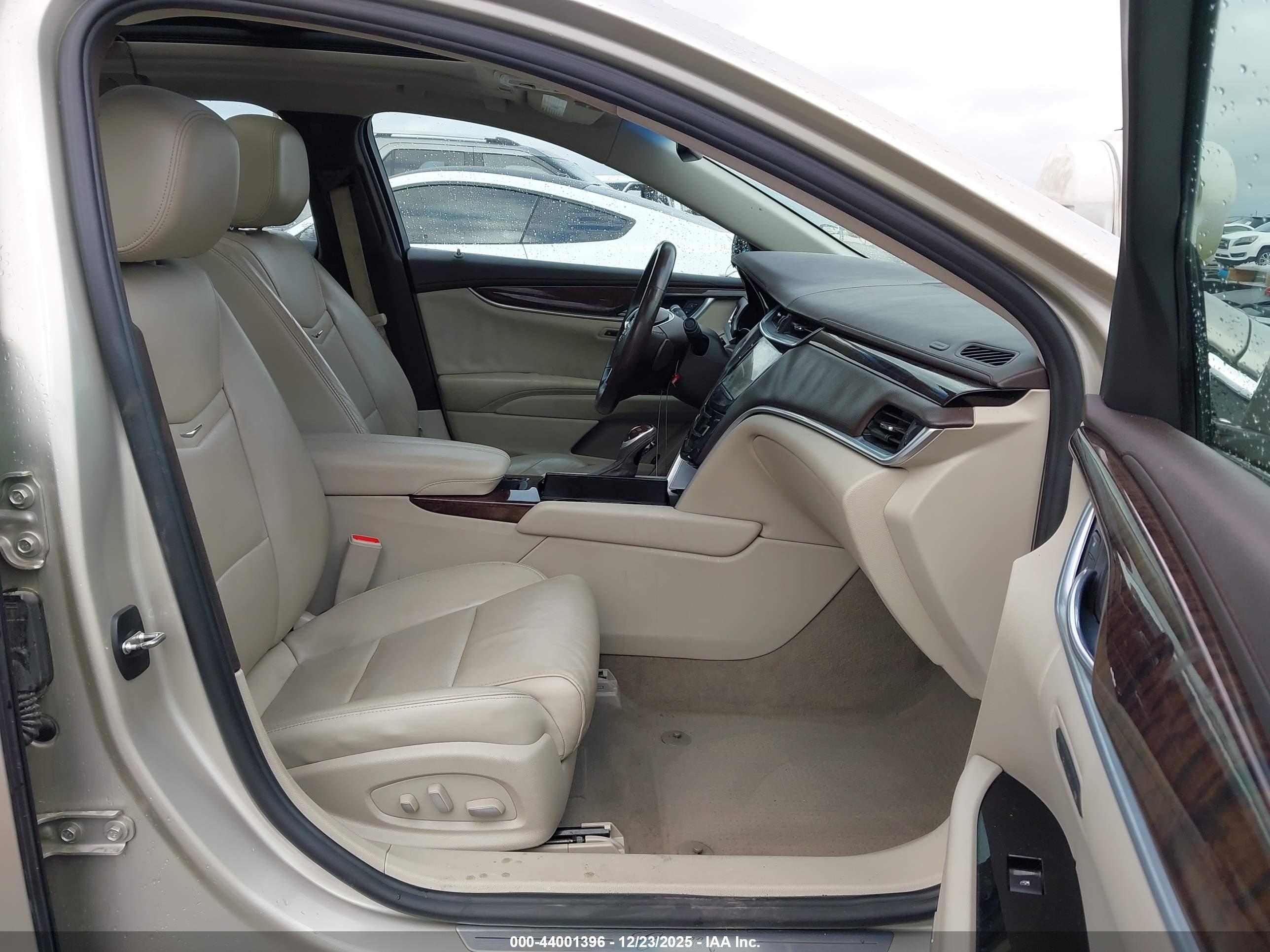 CADILLAC XTS image 5