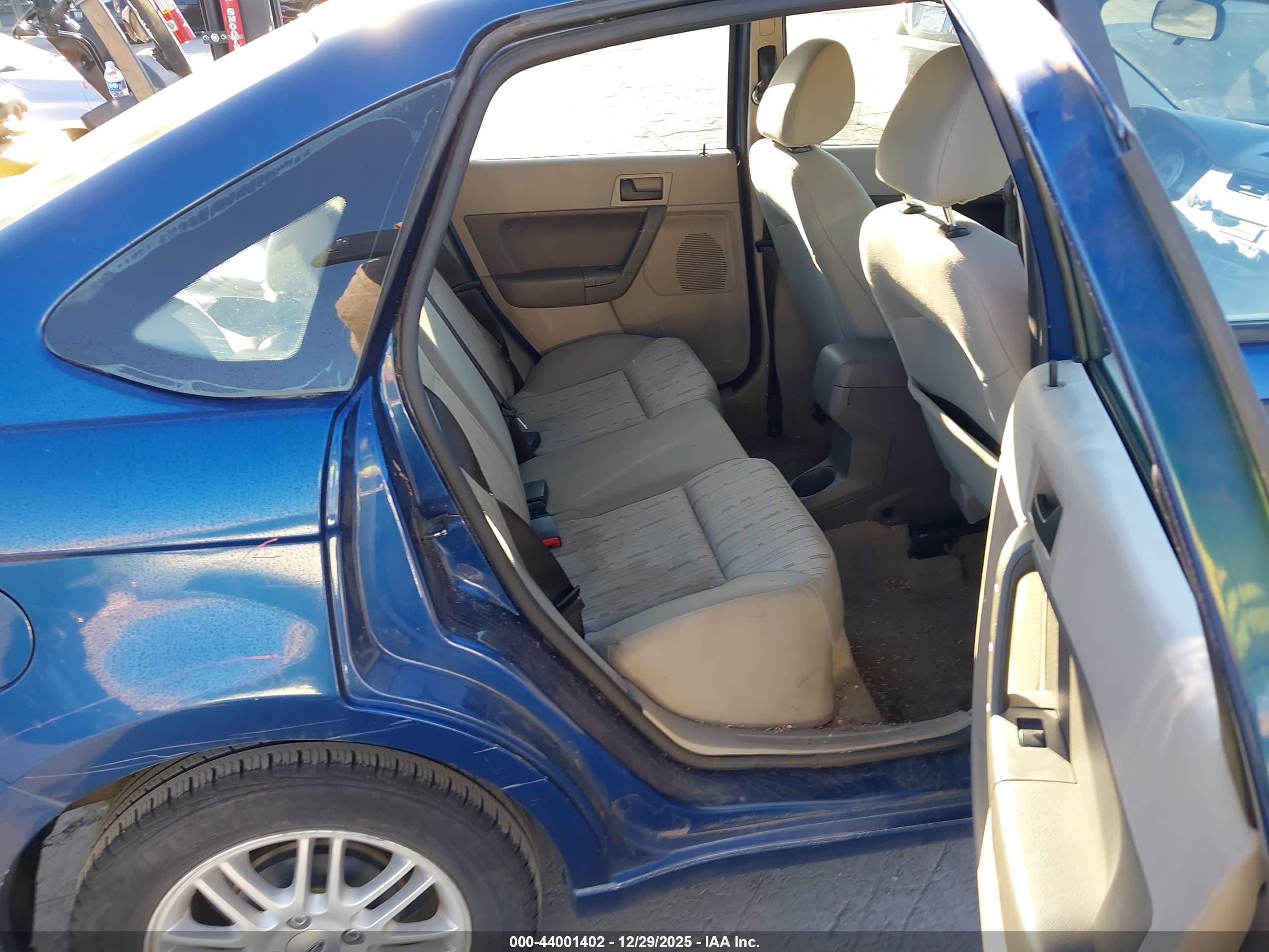 FORD FOCUS image 8