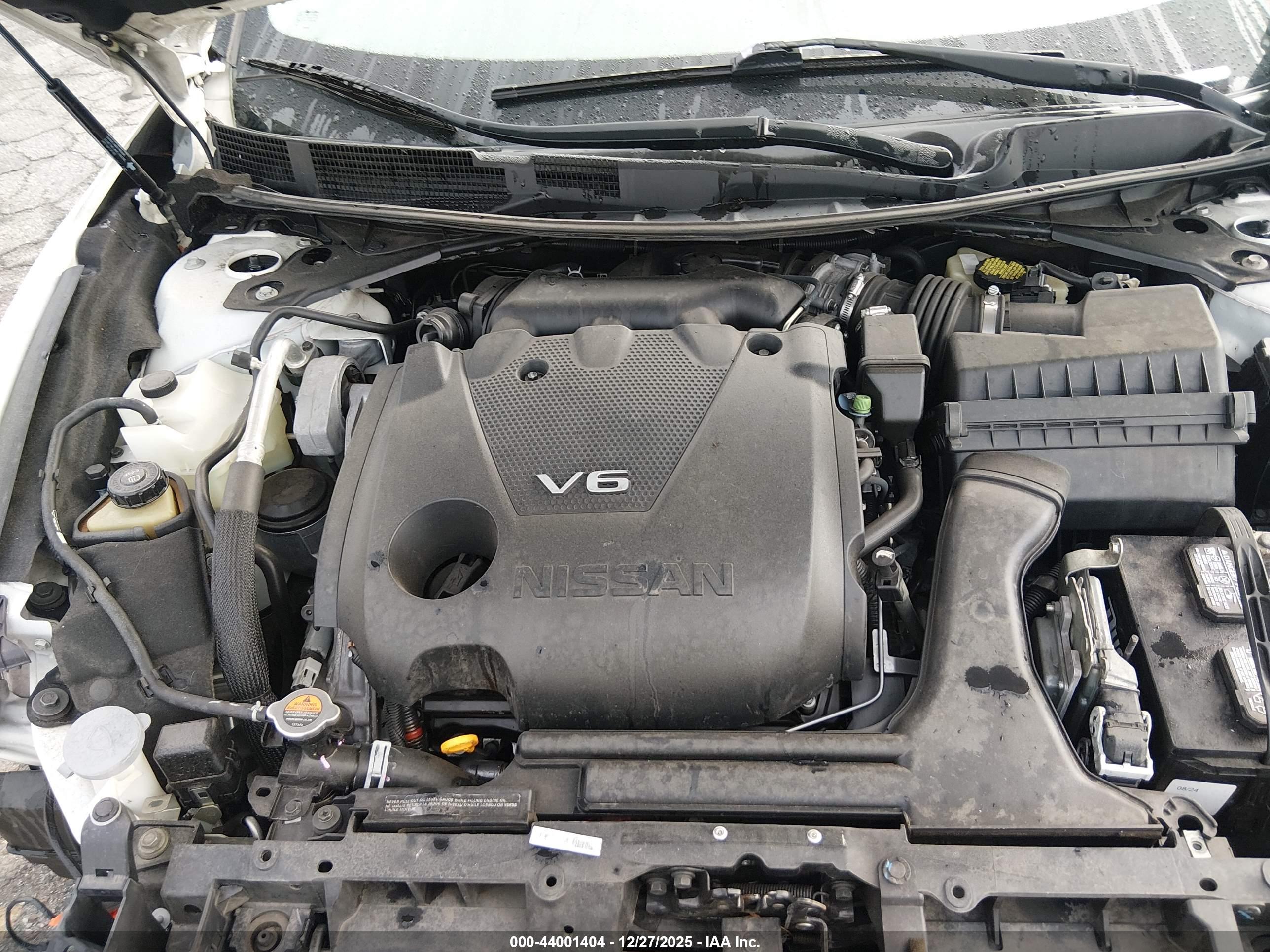 NISSAN MAXIMA image 10