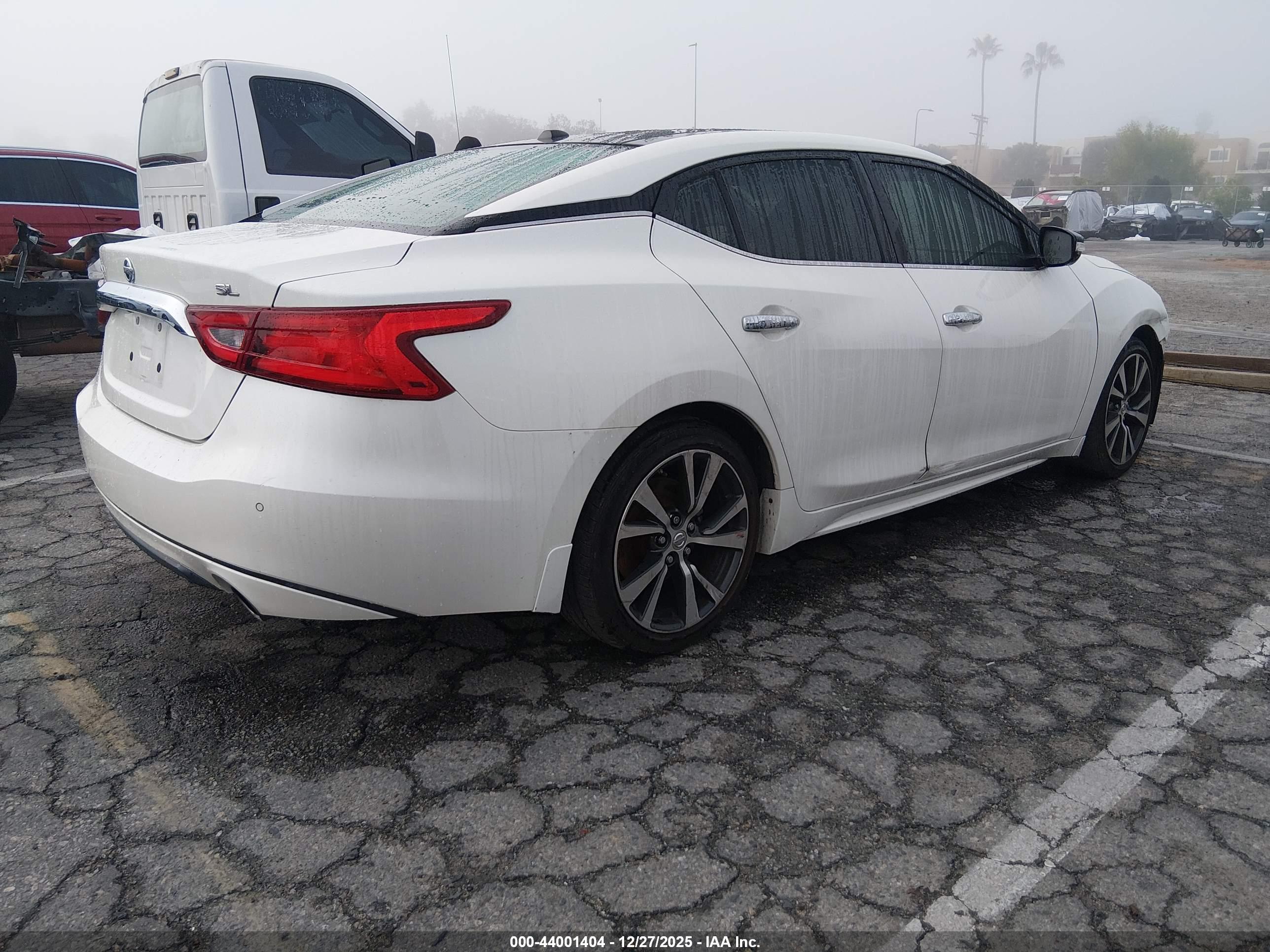 NISSAN MAXIMA image 4