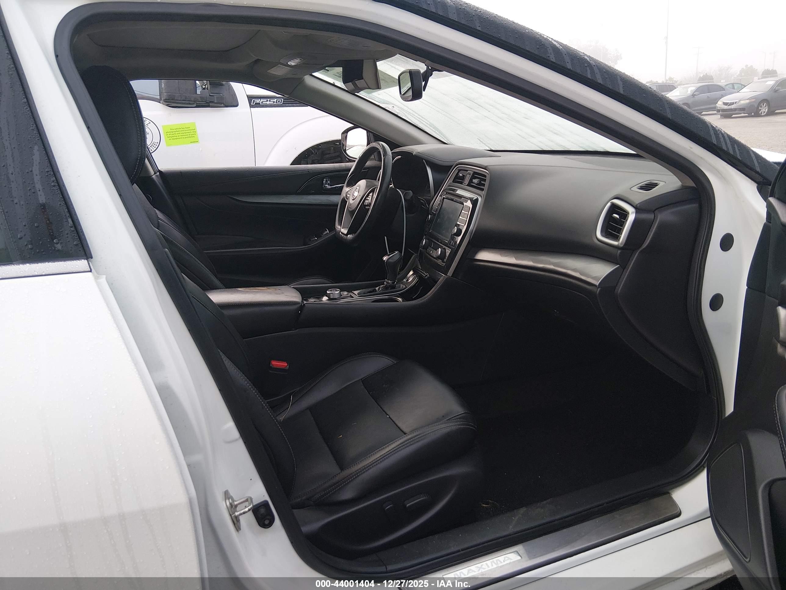 NISSAN MAXIMA image 5