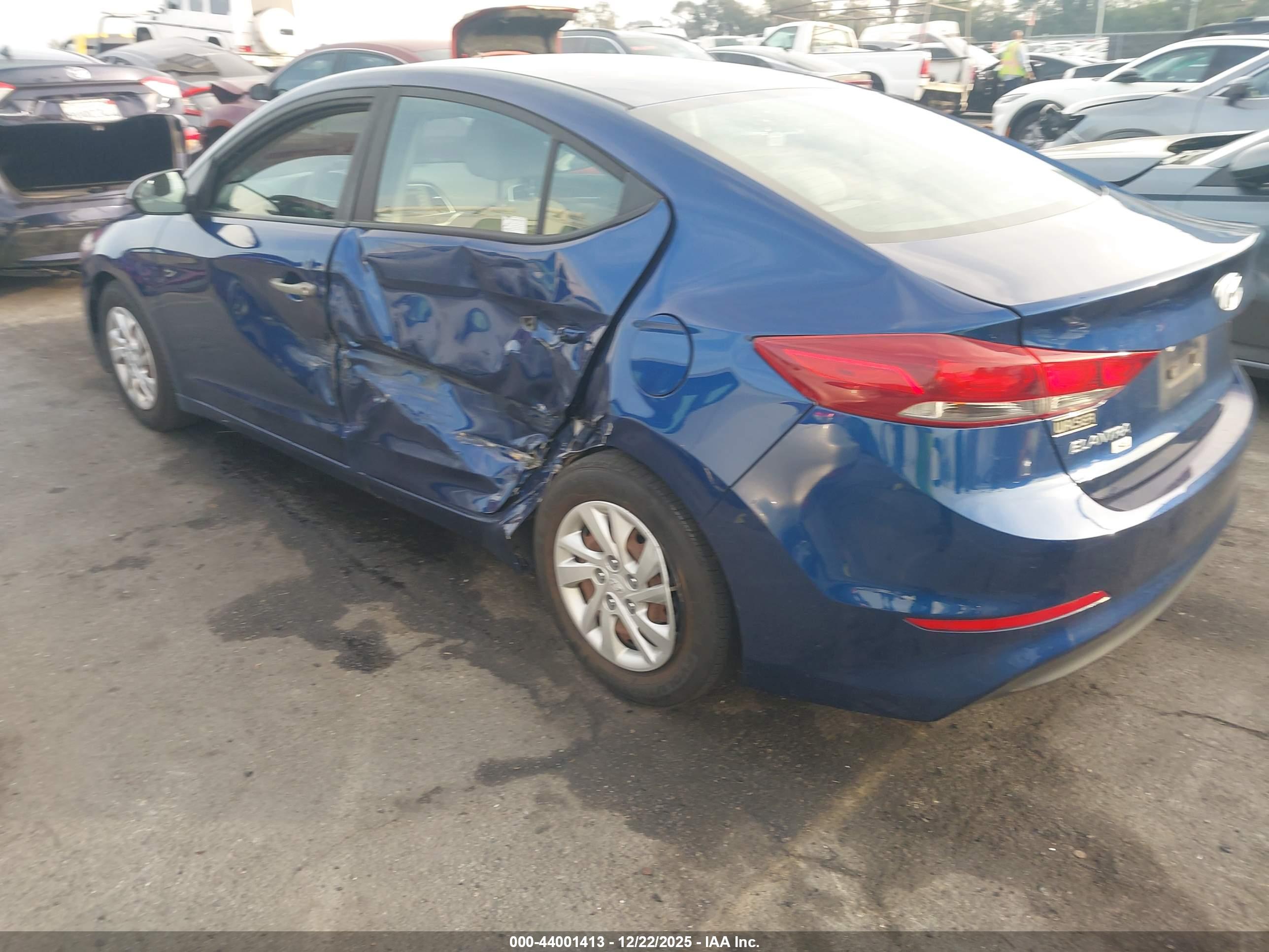 HYUNDAI ELANTRA image 3