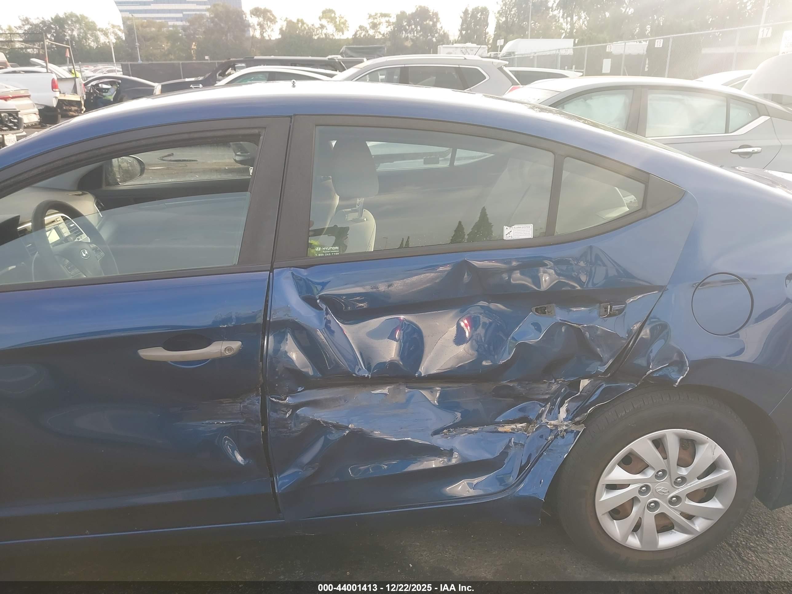 HYUNDAI ELANTRA image 6