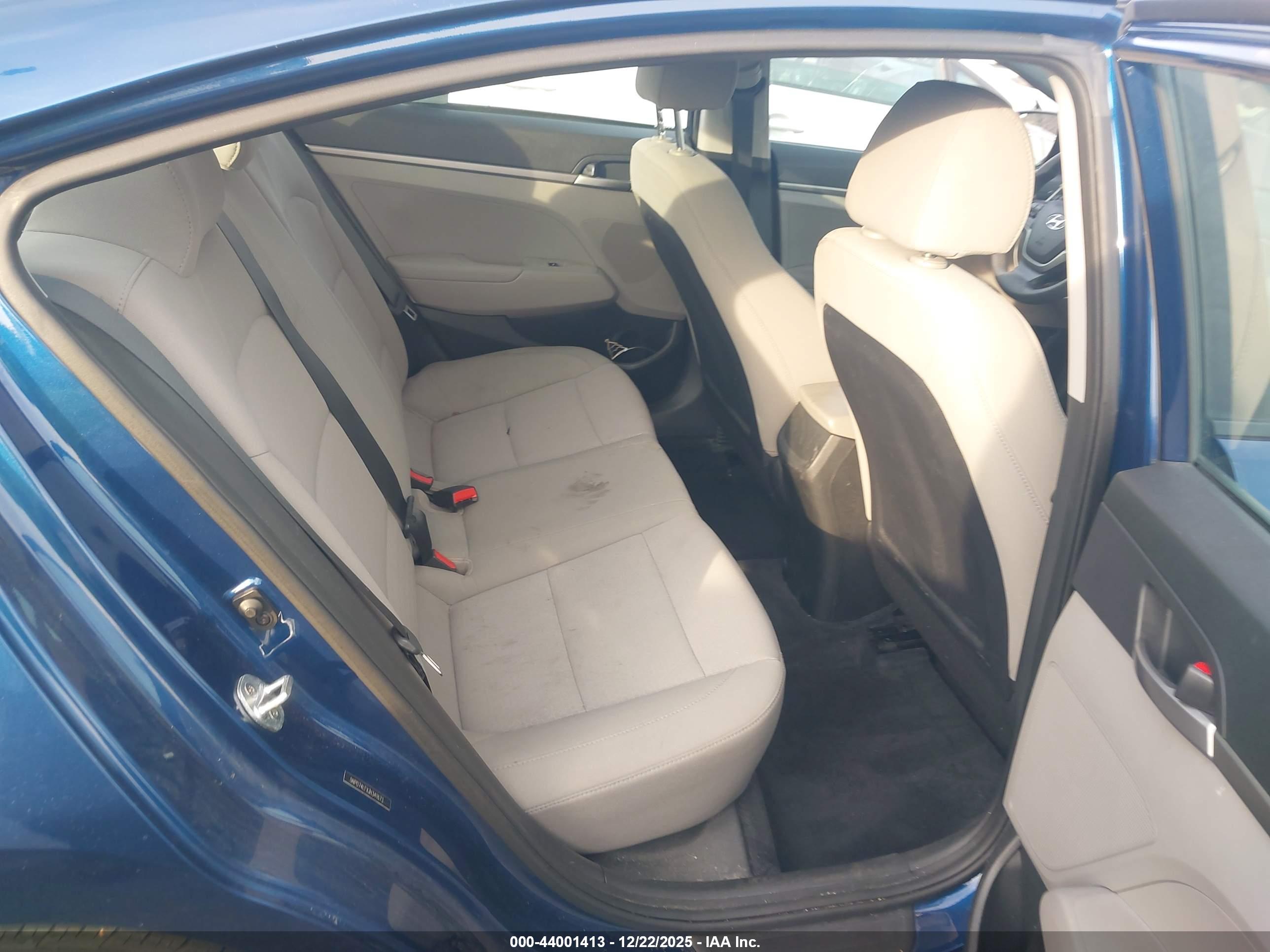 HYUNDAI ELANTRA image 8