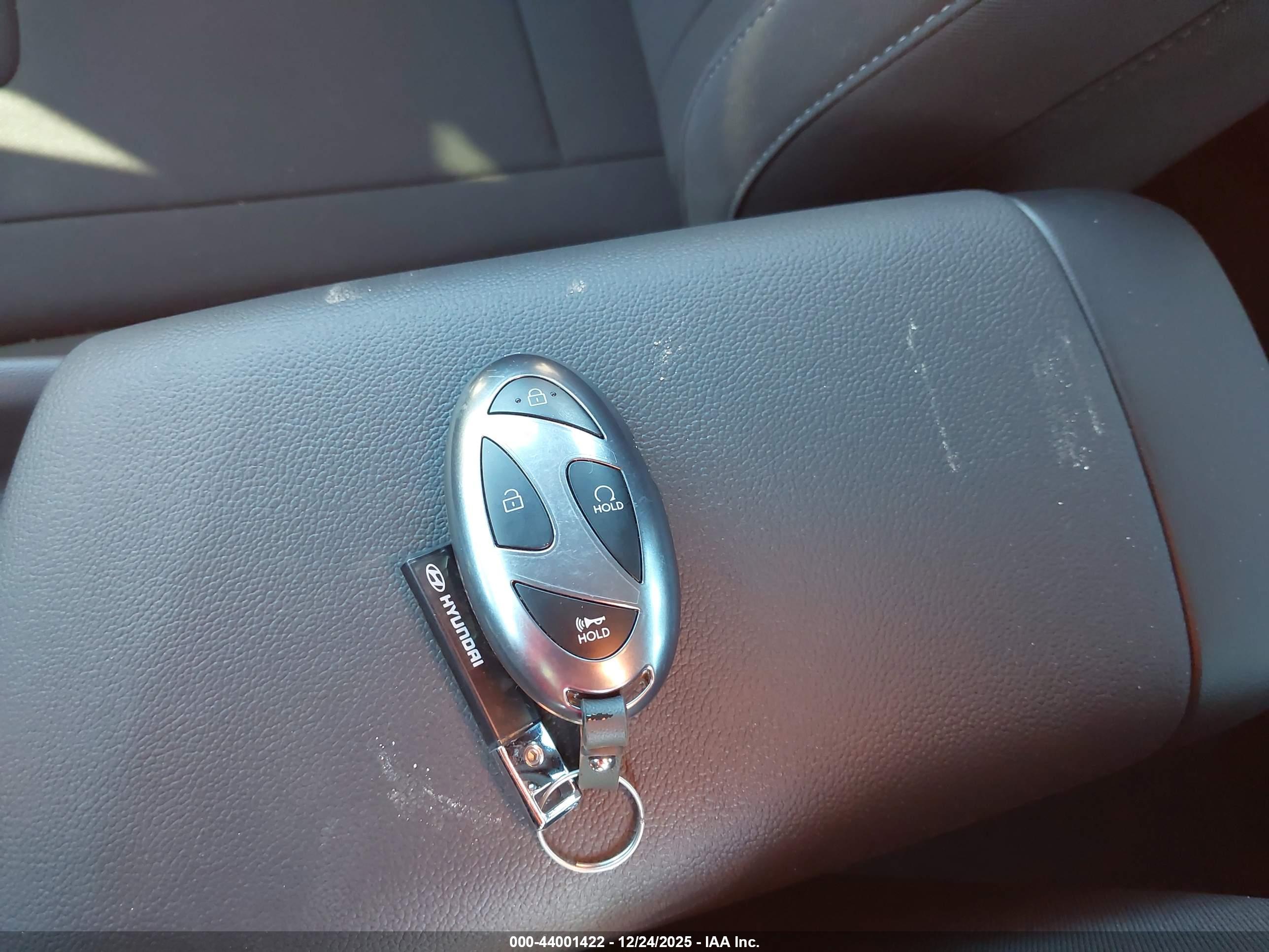 HYUNDAI ELANTRA image 11