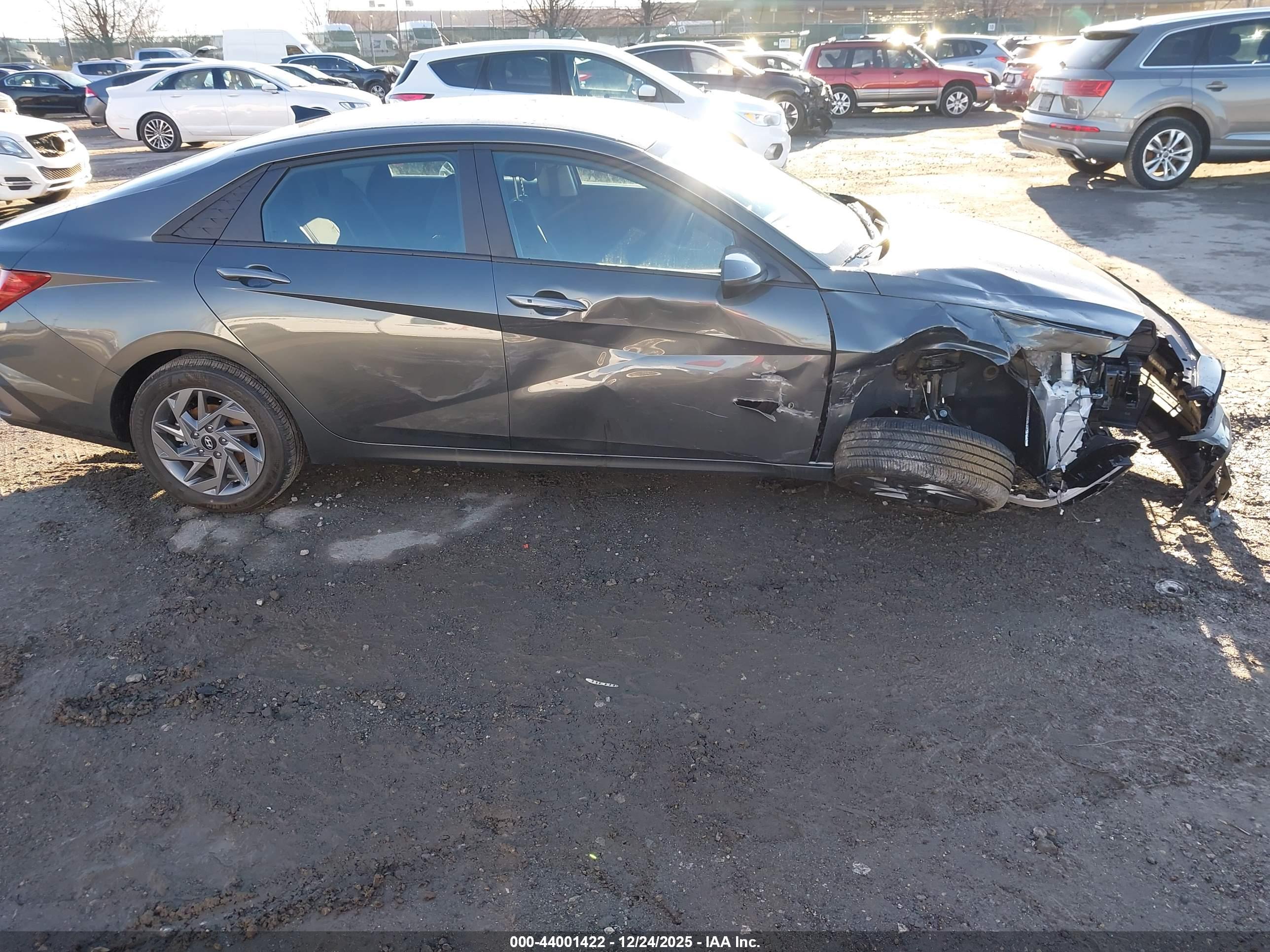 HYUNDAI ELANTRA image 6