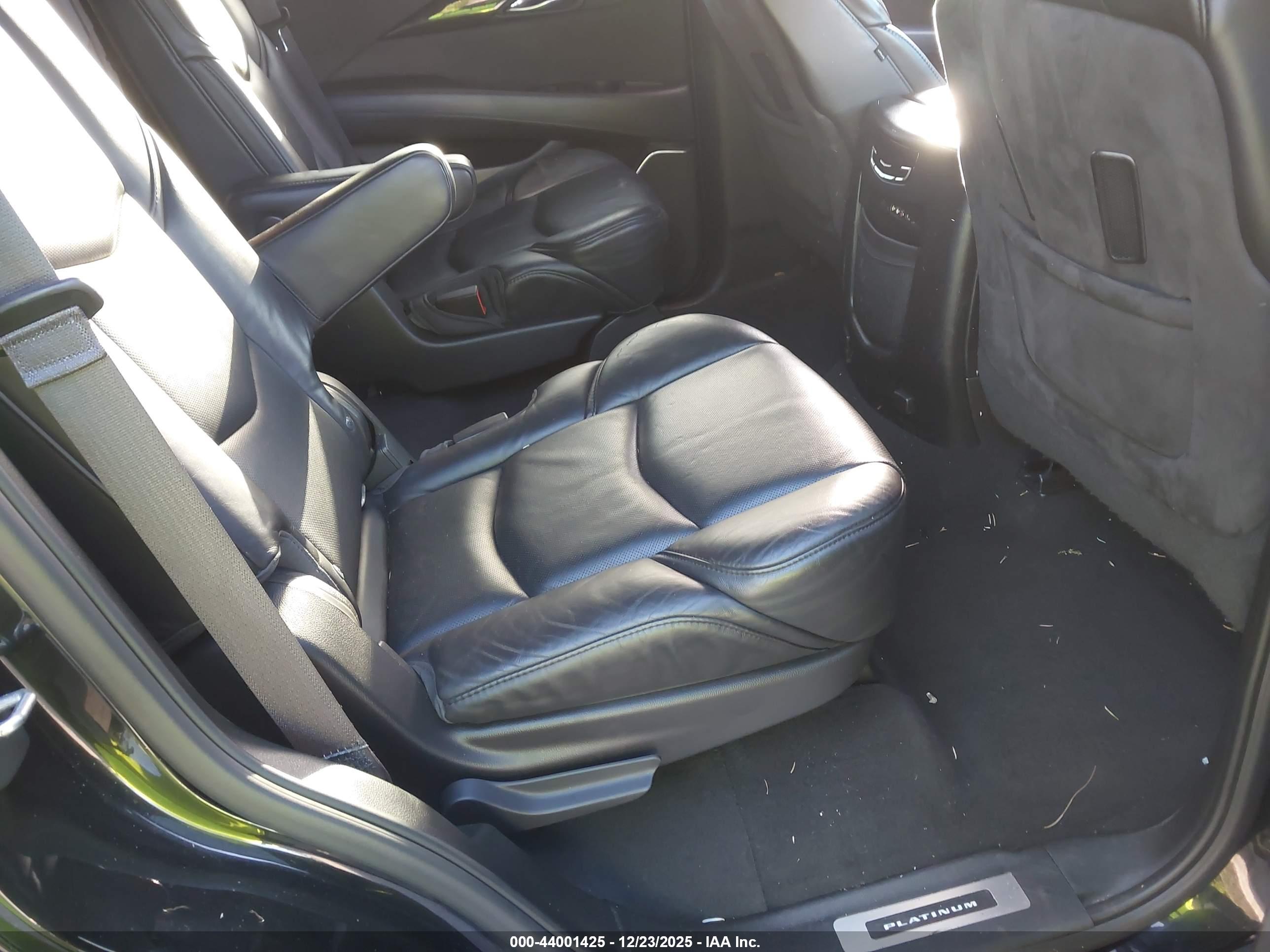 CADILLAC ESCALADE image 8