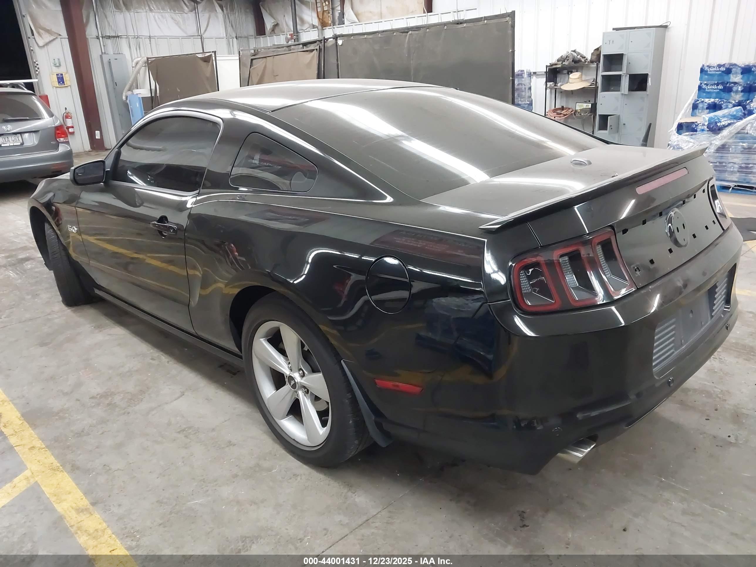 FORD MUSTANG image 3