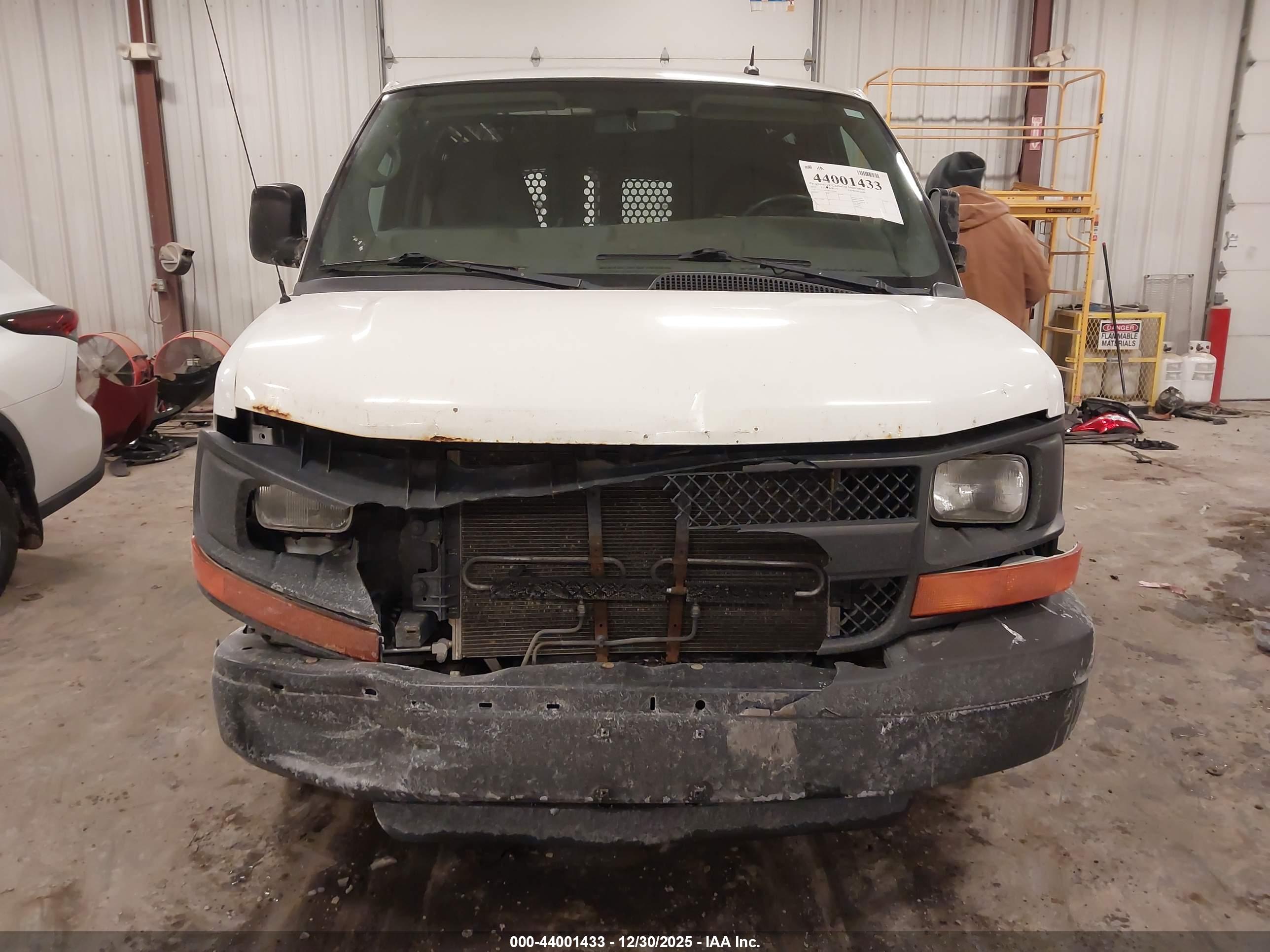 CHEVROLET EXPRESS image 6