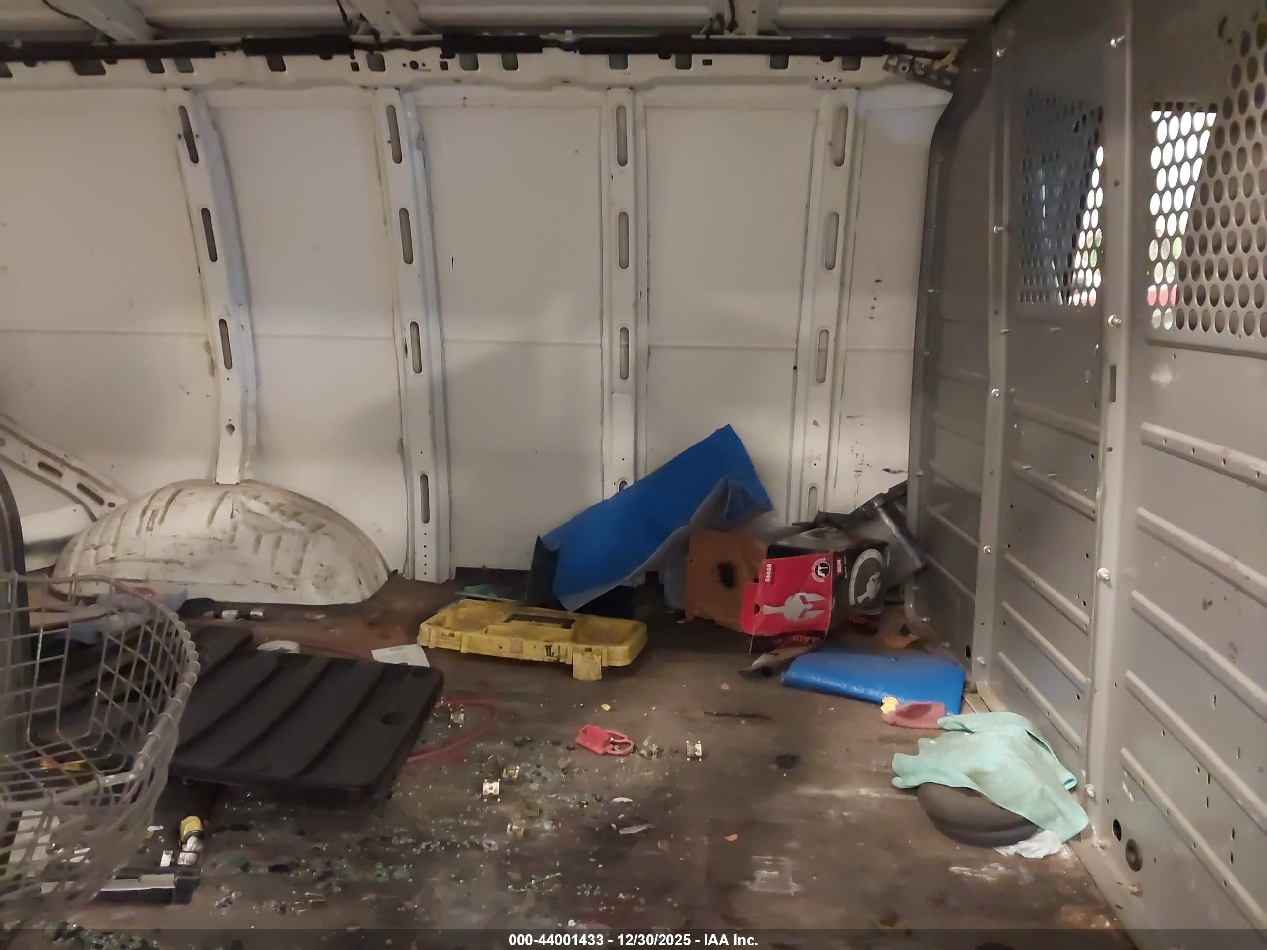 CHEVROLET EXPRESS image 8