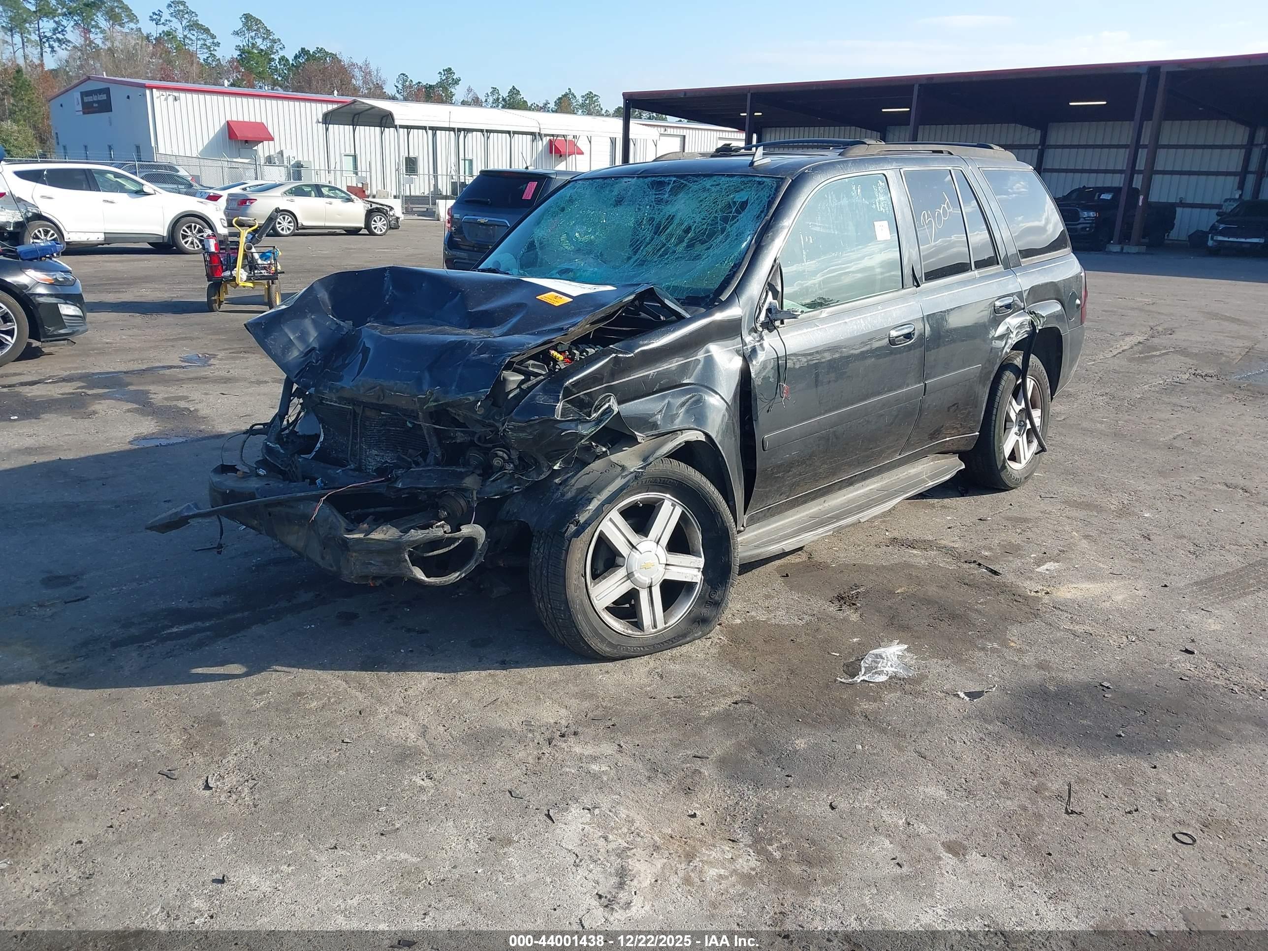 CHEVROLET TRAILBLAZER image 2