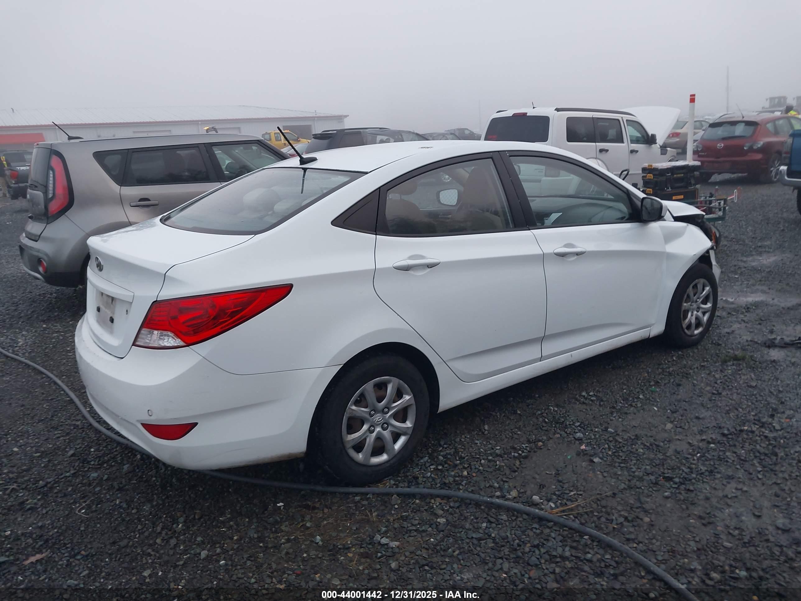 HYUNDAI ACCENT image 4