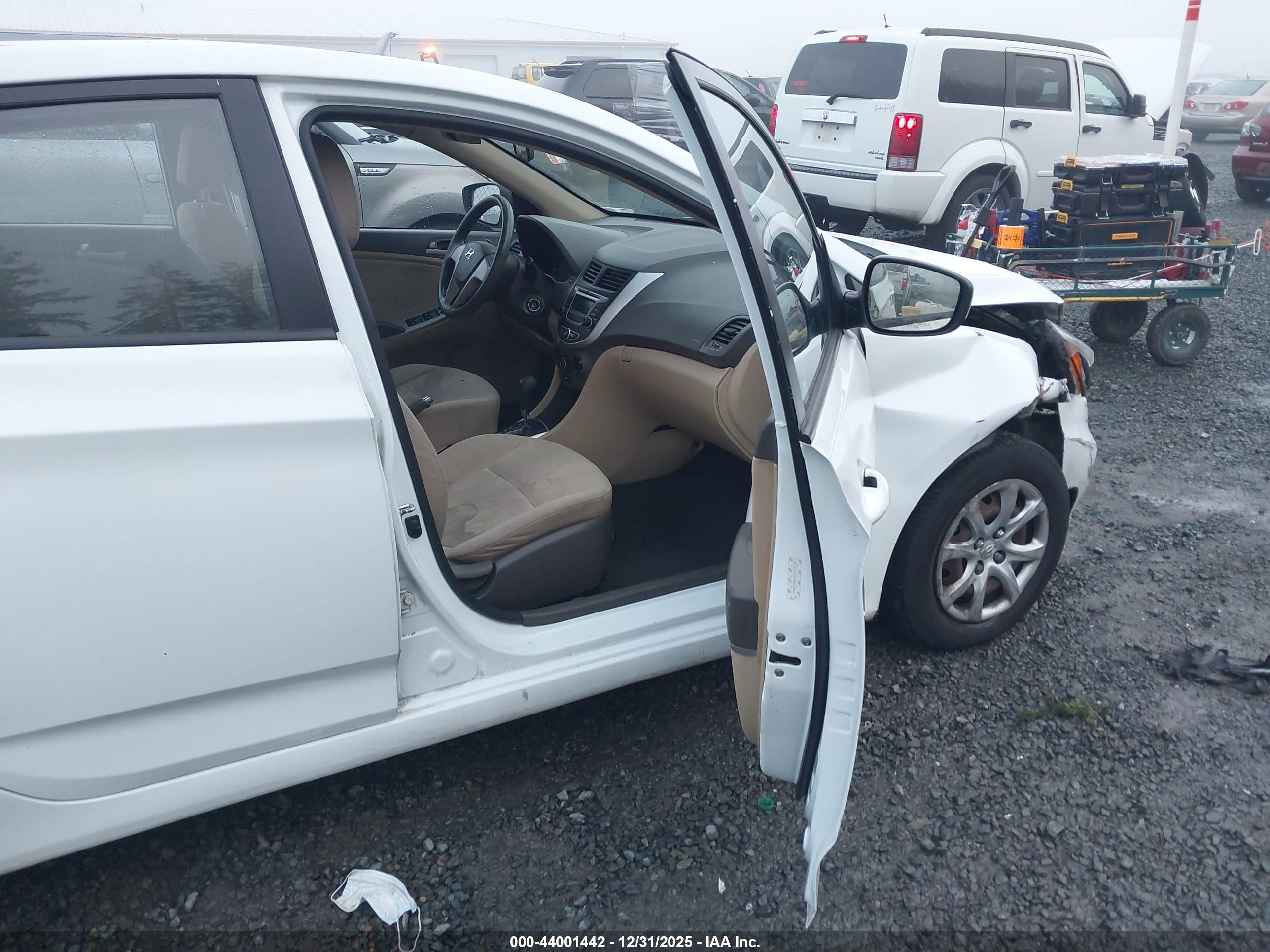 HYUNDAI ACCENT image 5