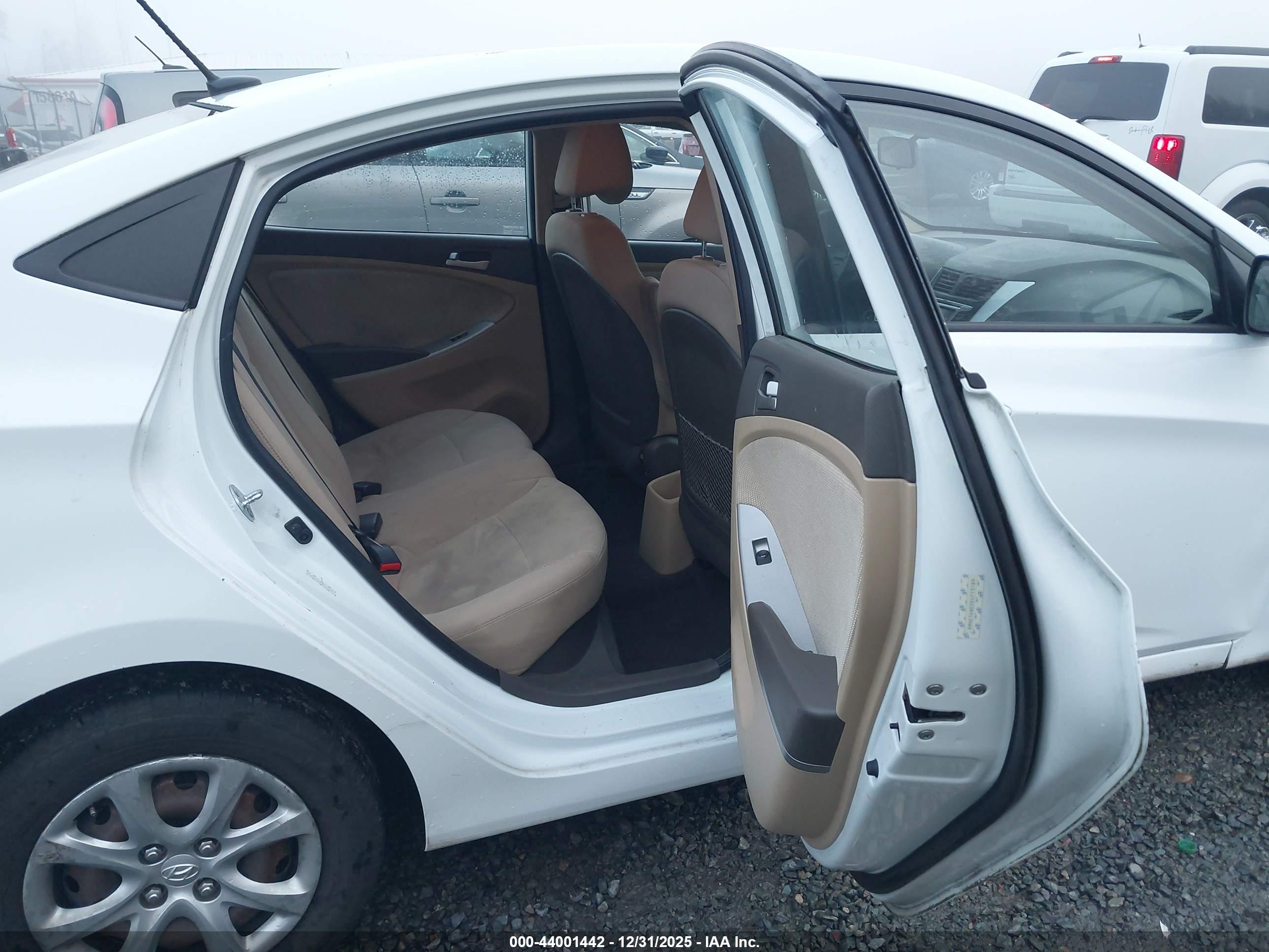 HYUNDAI ACCENT image 8