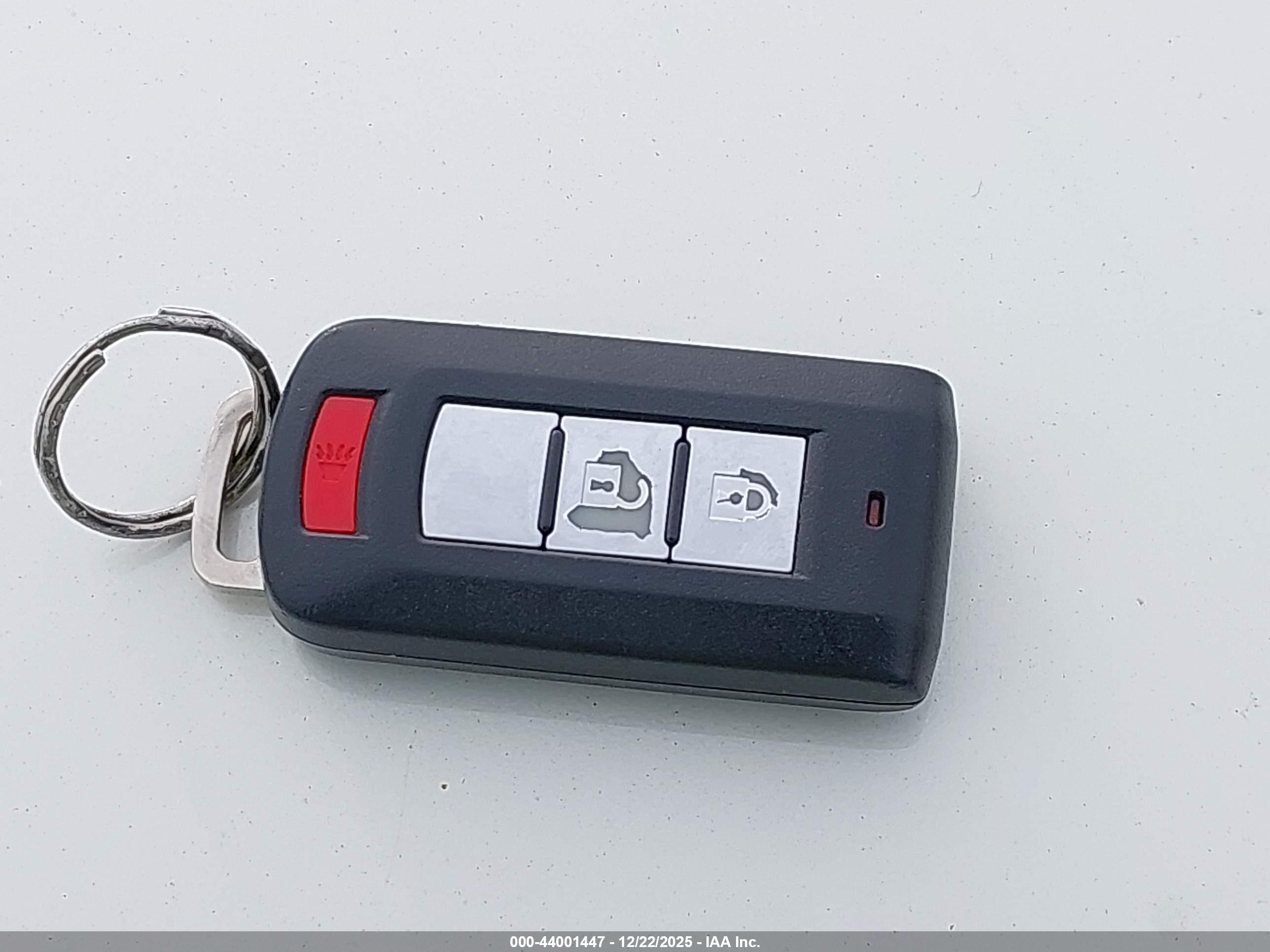 MITSUBISHI OUTLANDER image 11
