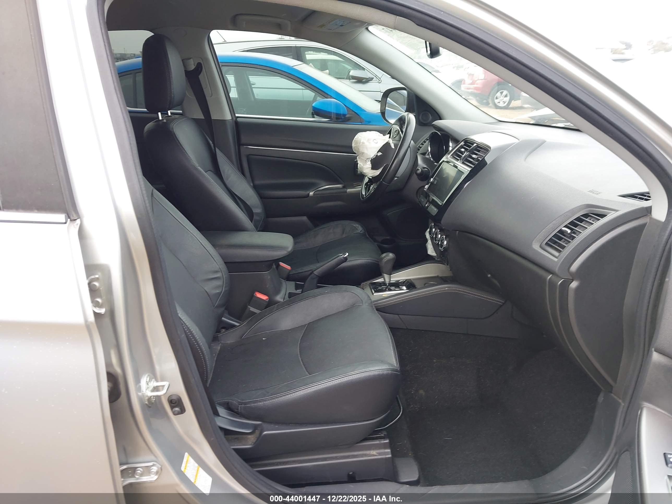 MITSUBISHI OUTLANDER image 5