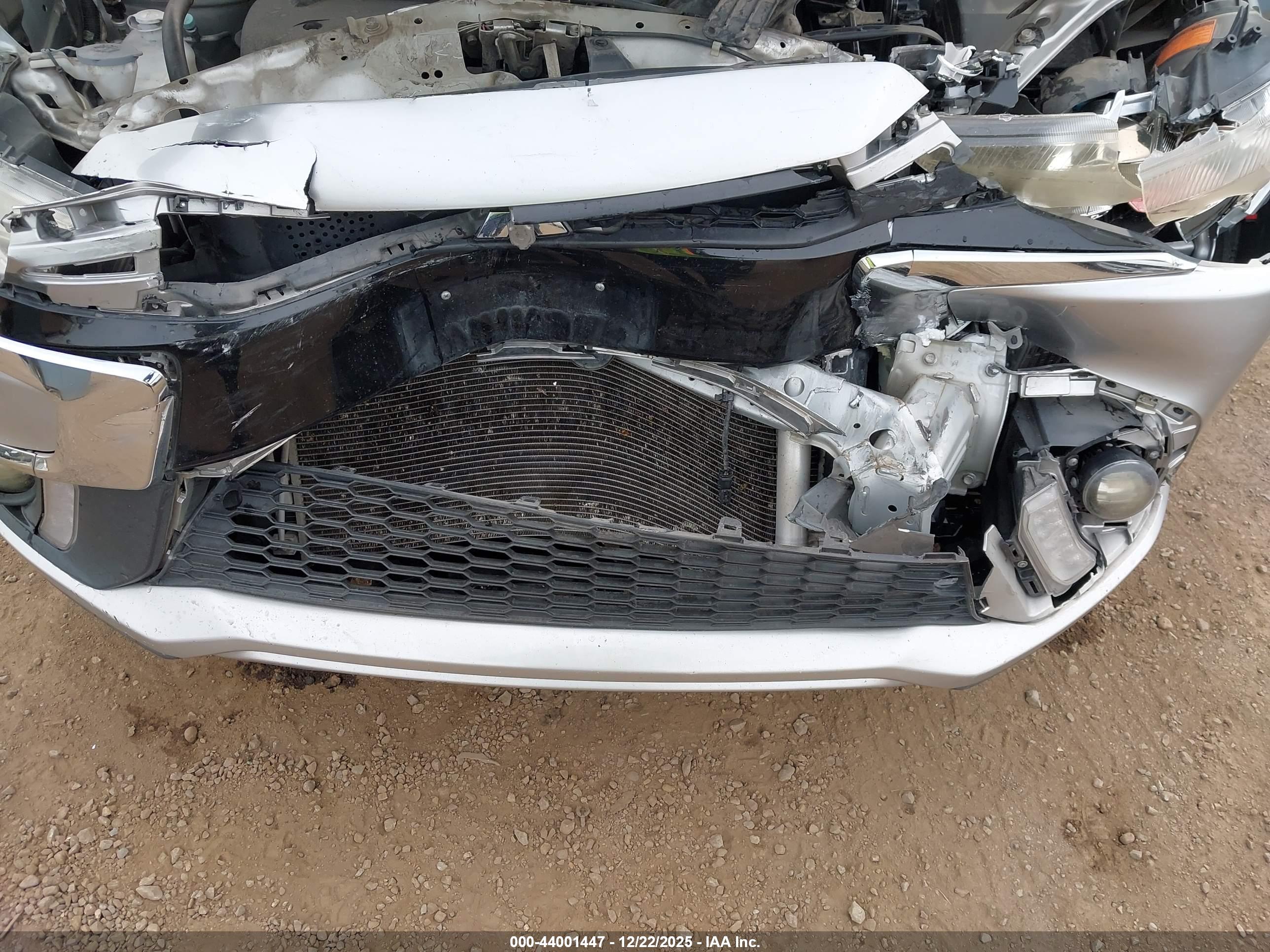 MITSUBISHI OUTLANDER image 6