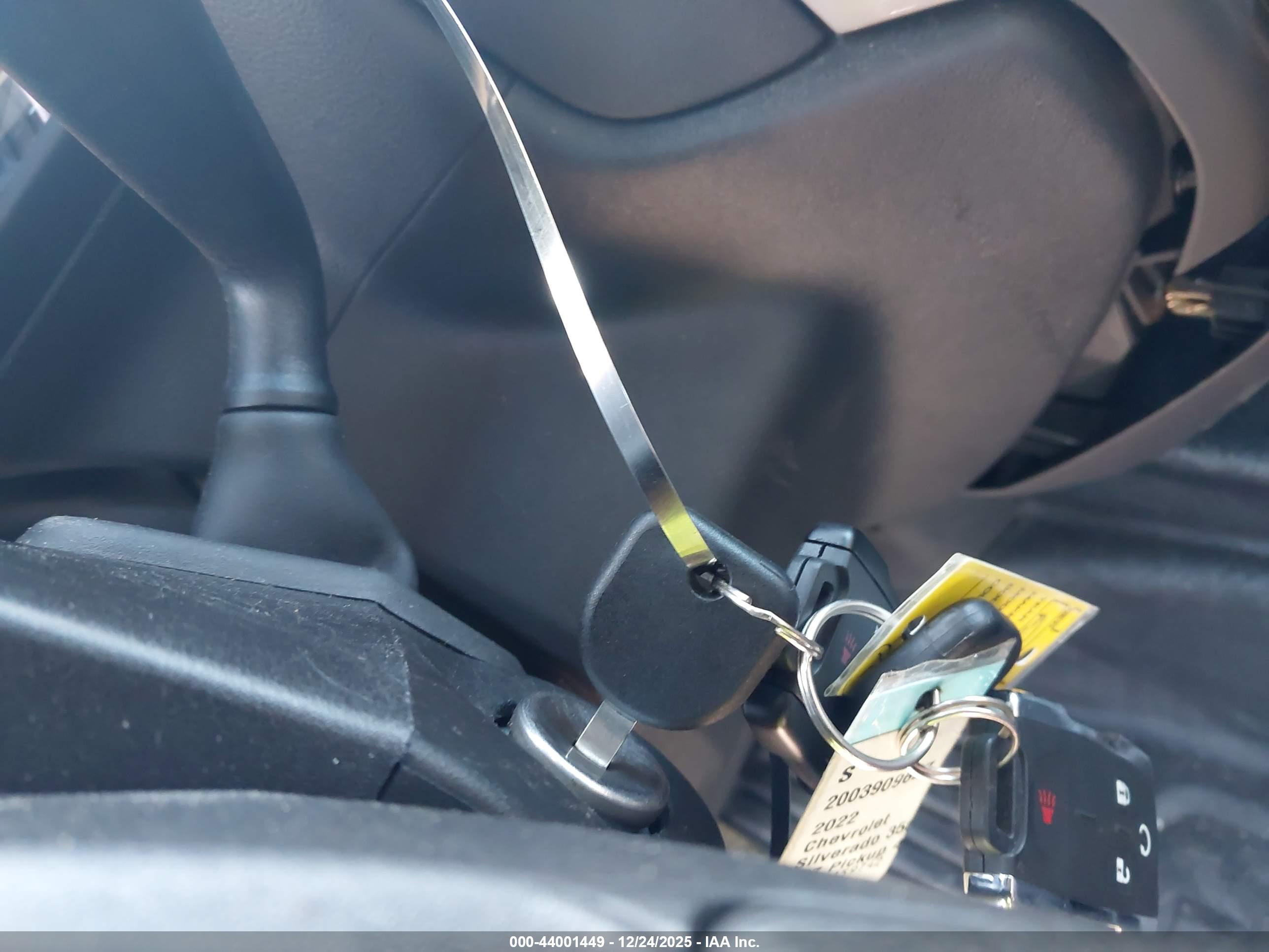 CHEVROLET SILVERADO image 11