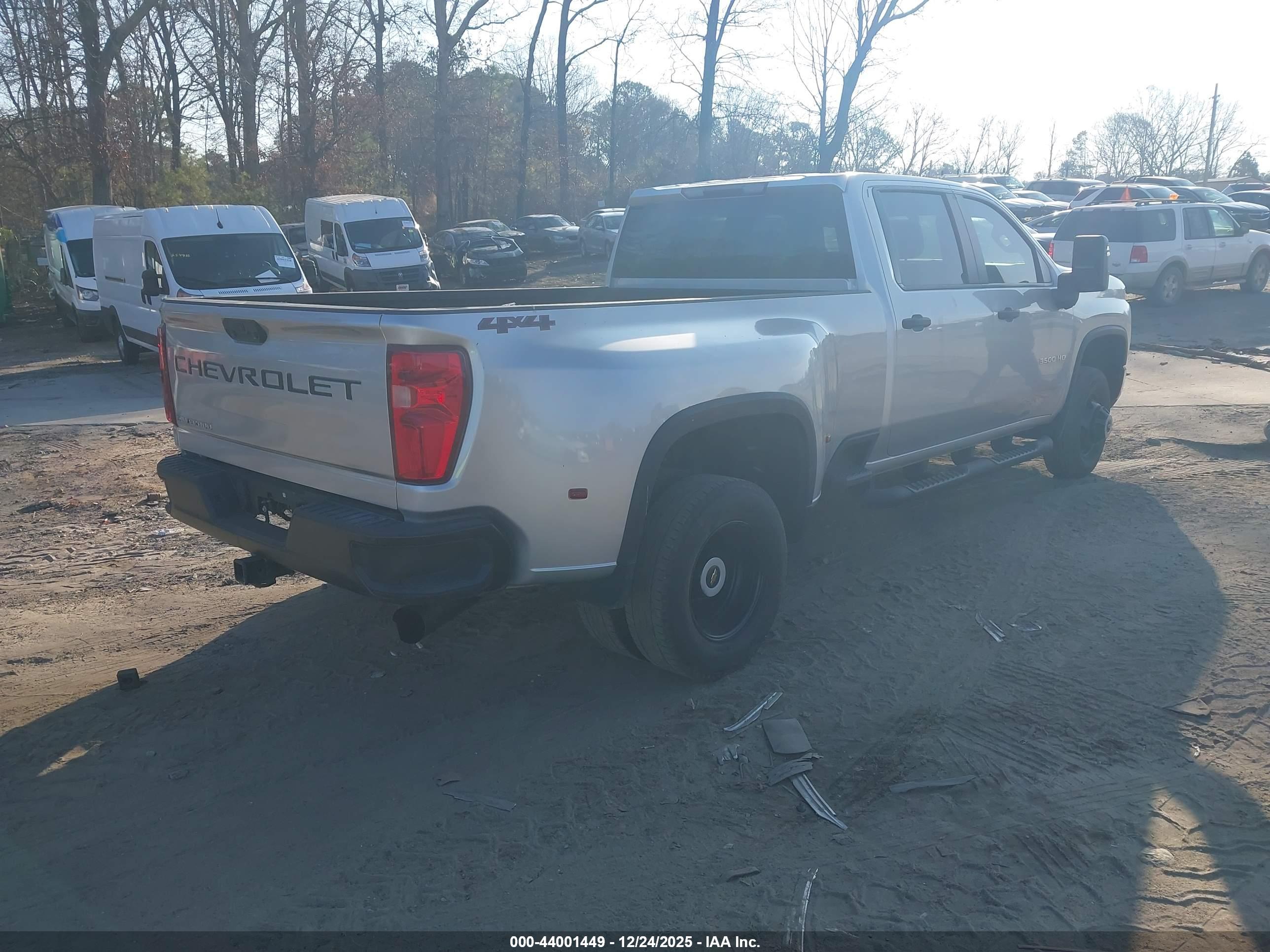 CHEVROLET SILVERADO image 4