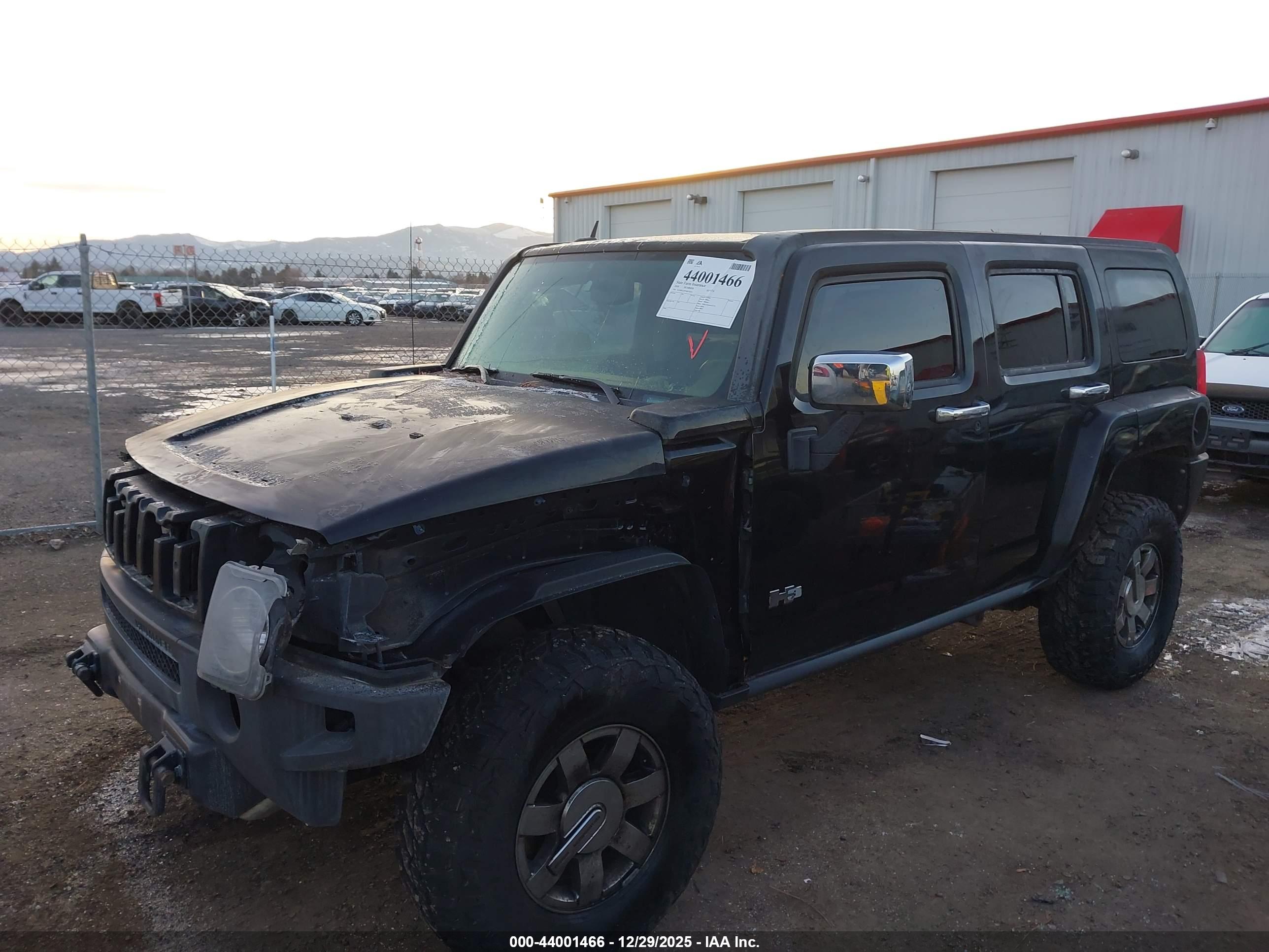 HUMMER H3 image 2